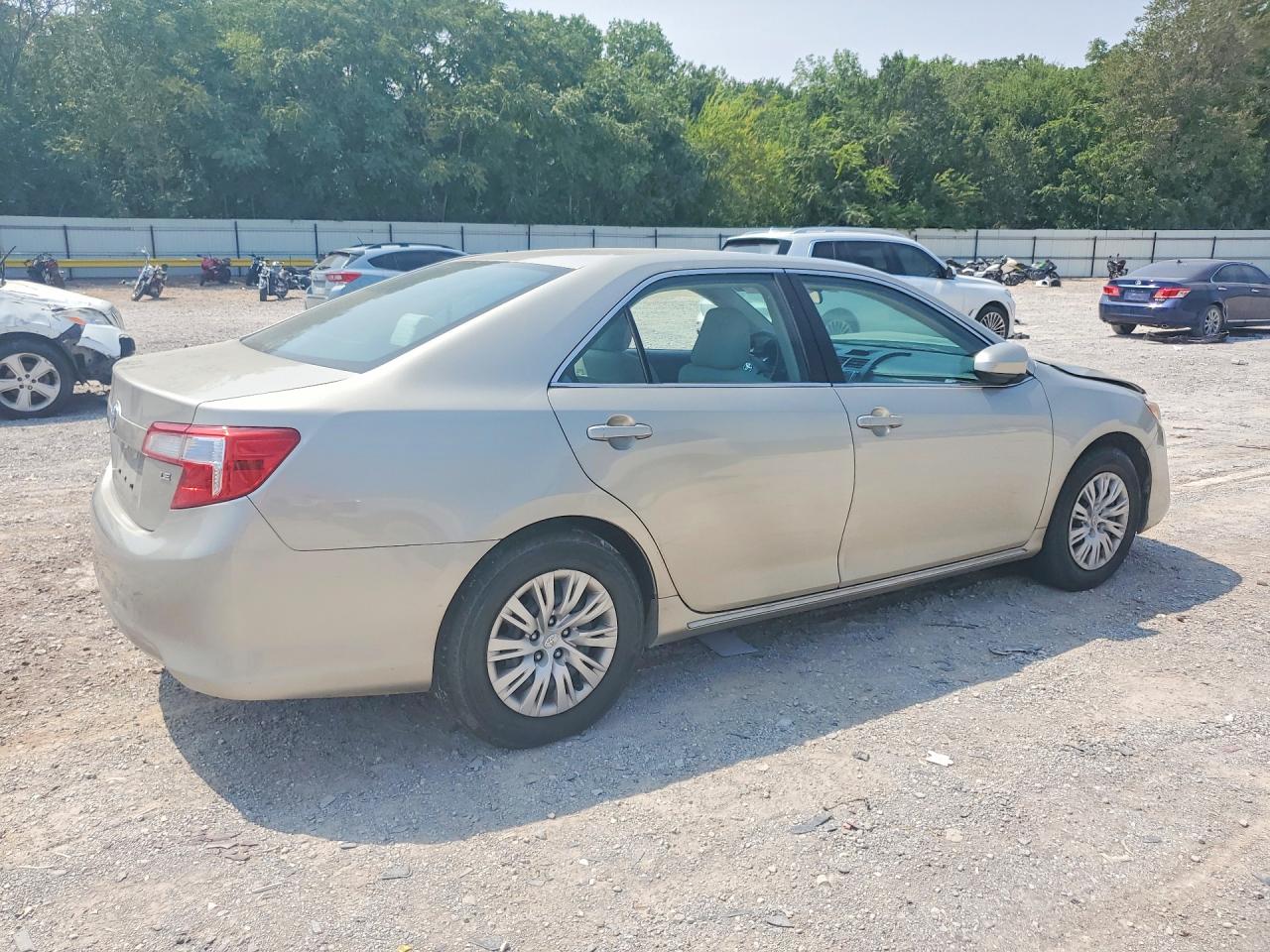 2014 Toyota Camry Le Gold vin: 4T4BF1FK4ER406368