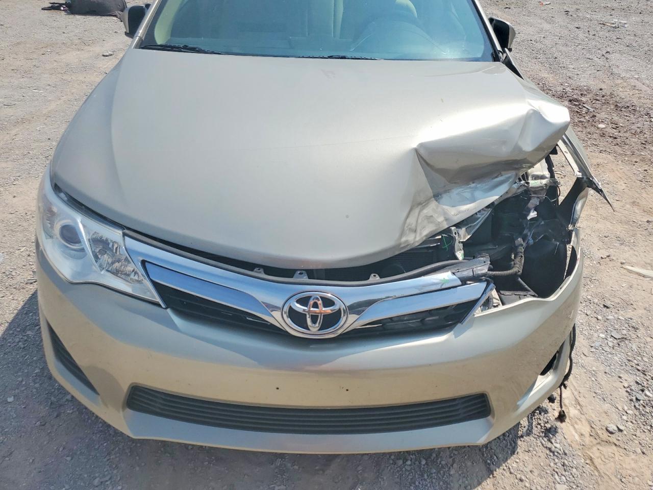2014 Toyota Camry Le Gold vin: 4T4BF1FK4ER406368