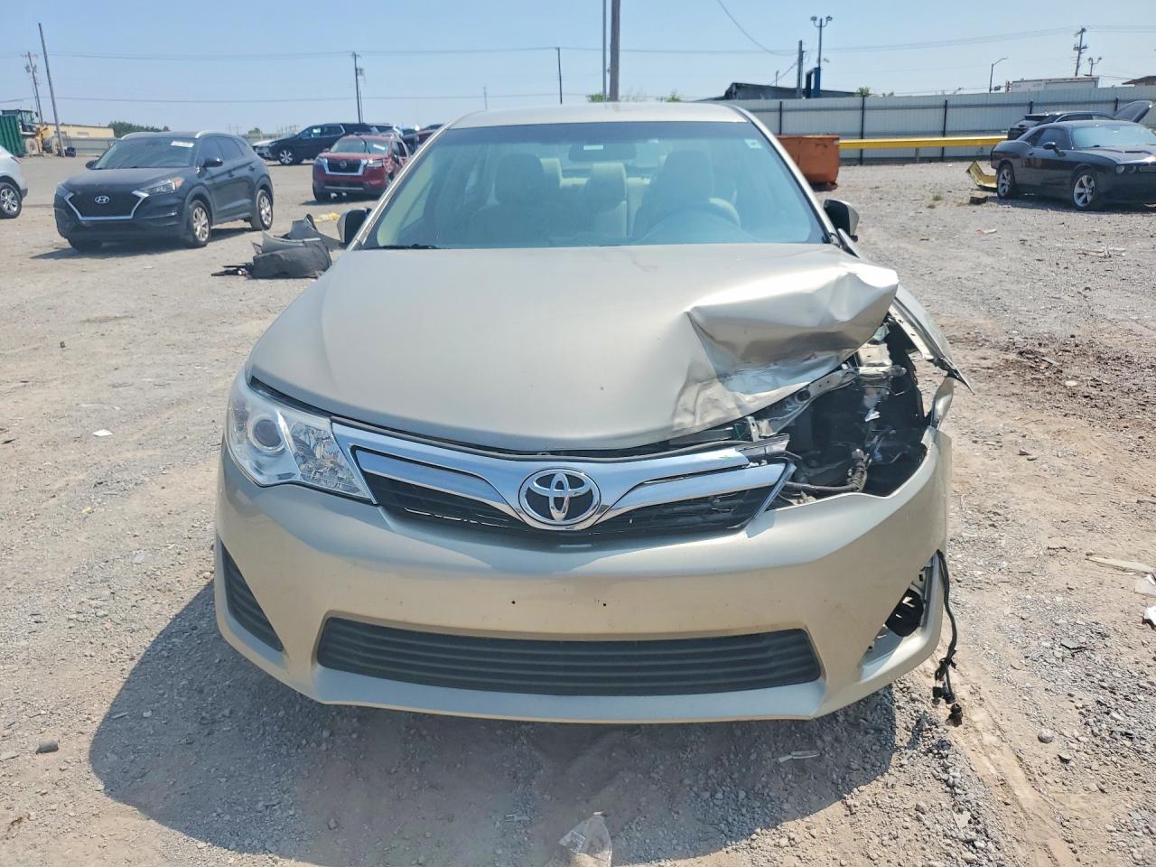 2014 Toyota Camry Le Gold vin: 4T4BF1FK4ER406368
