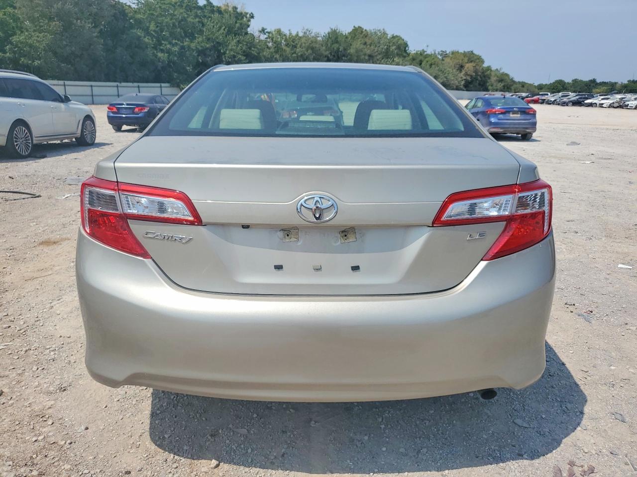 2014 Toyota Camry Le Gold vin: 4T4BF1FK4ER406368