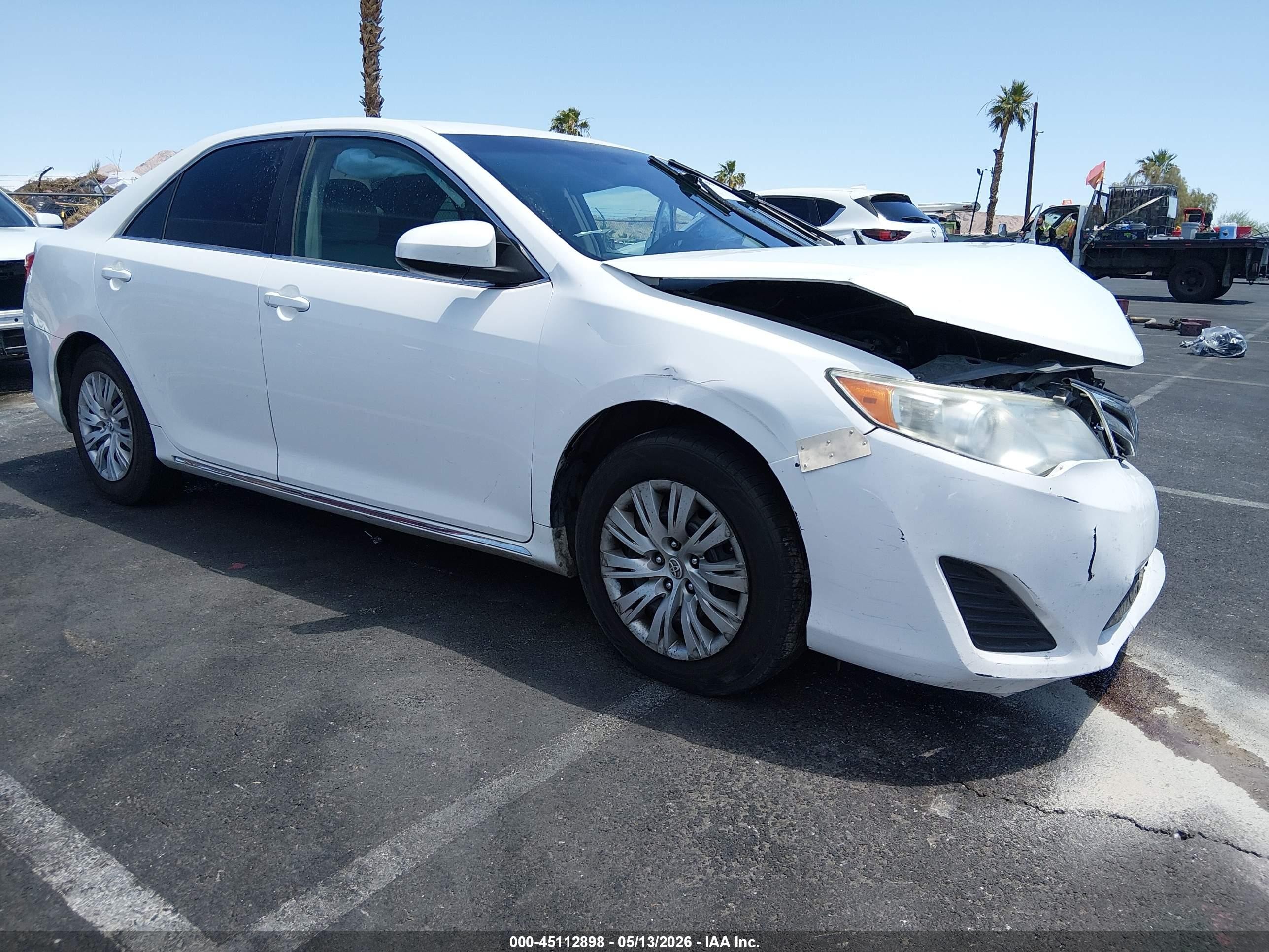 2014 Toyota Camry Le White vin: 4T4BF1FK4ER422733