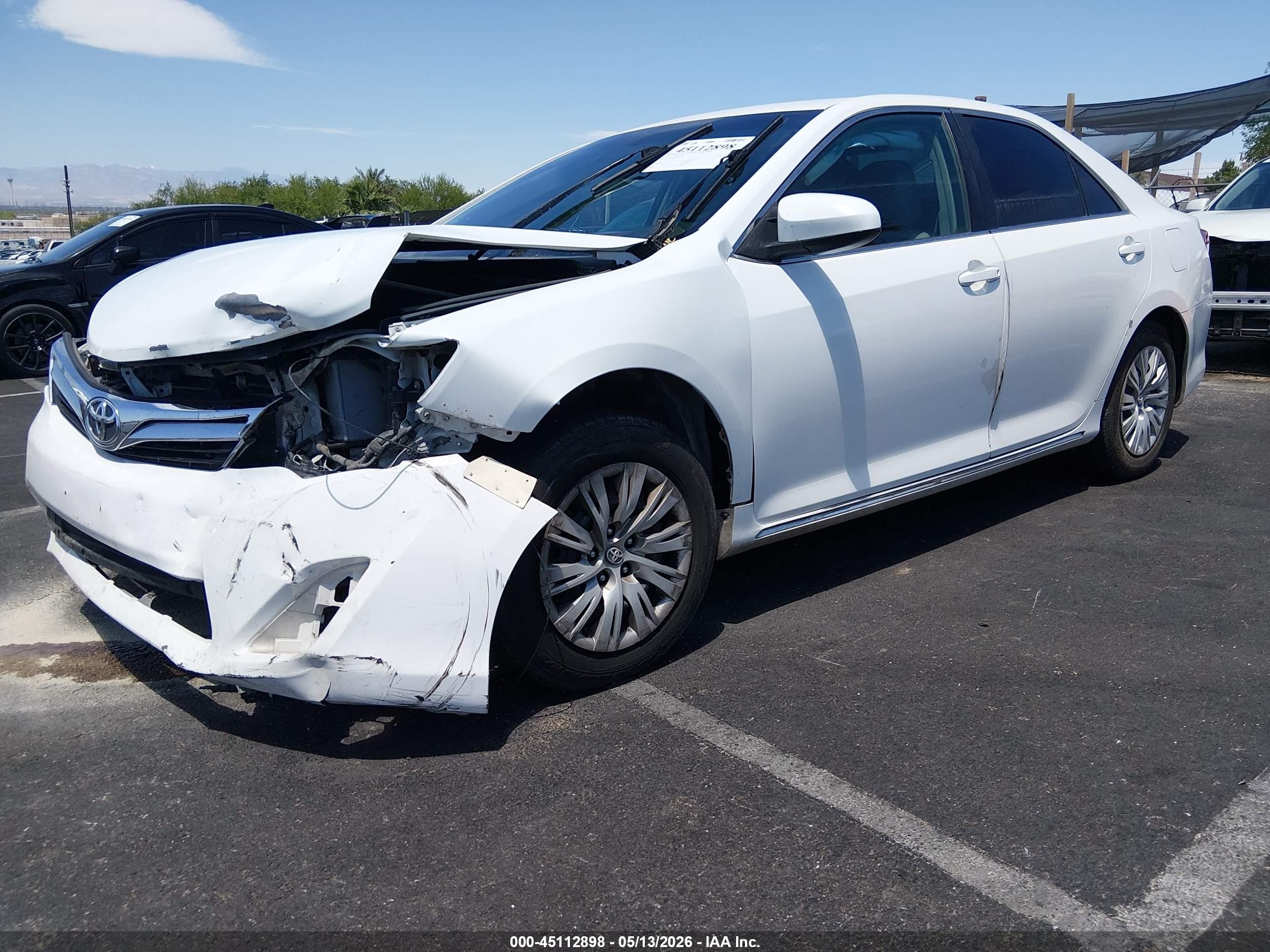 2014 Toyota Camry Le White vin: 4T4BF1FK4ER422733