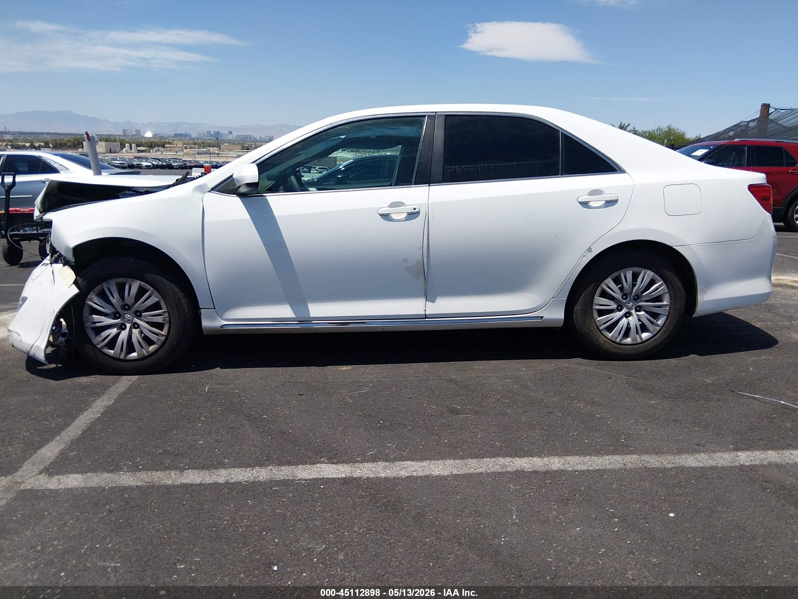 2014 Toyota Camry Le White vin: 4T4BF1FK4ER422733