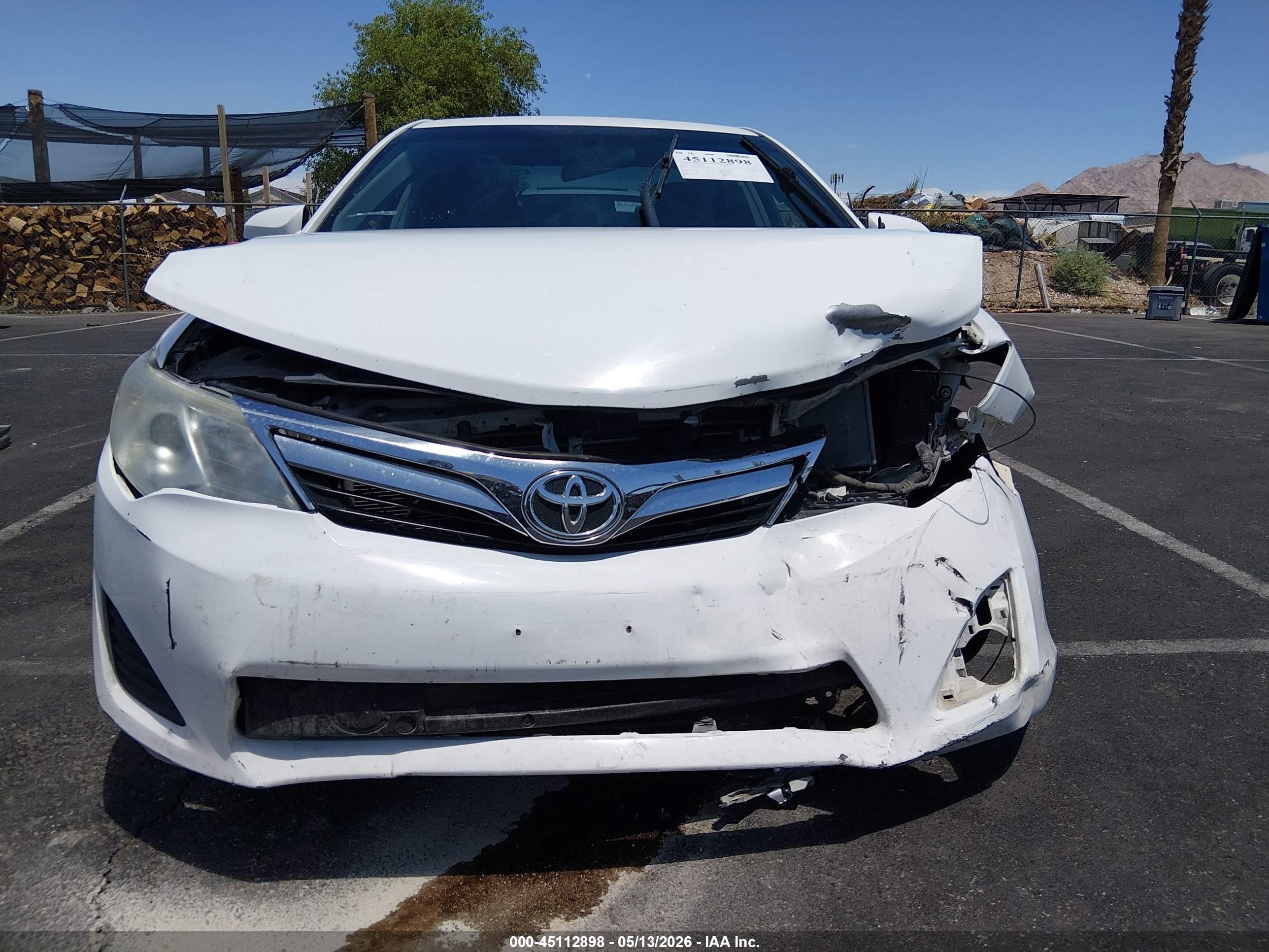 2014 Toyota Camry Le White vin: 4T4BF1FK4ER422733