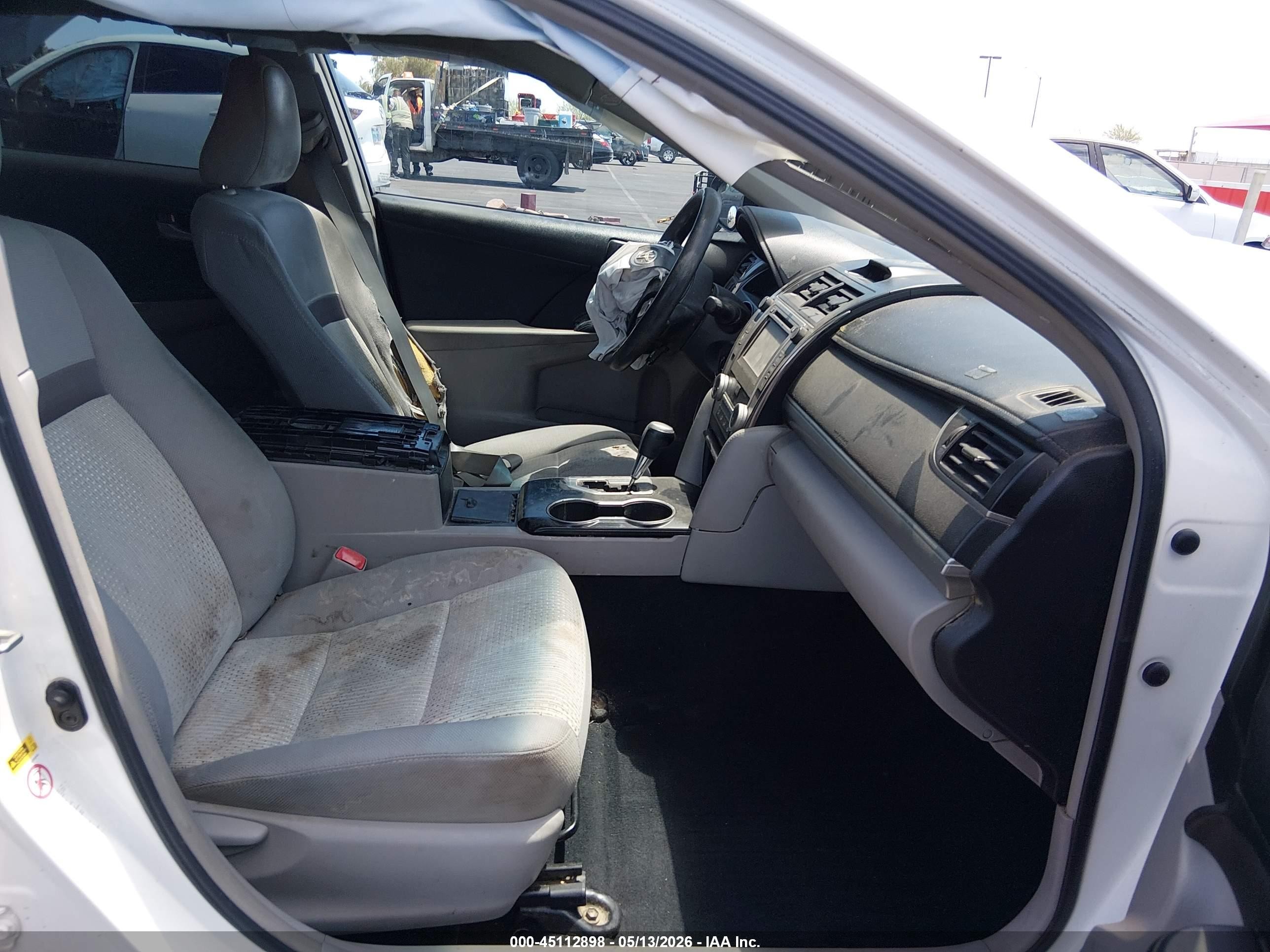 2014 Toyota Camry Le White vin: 4T4BF1FK4ER422733