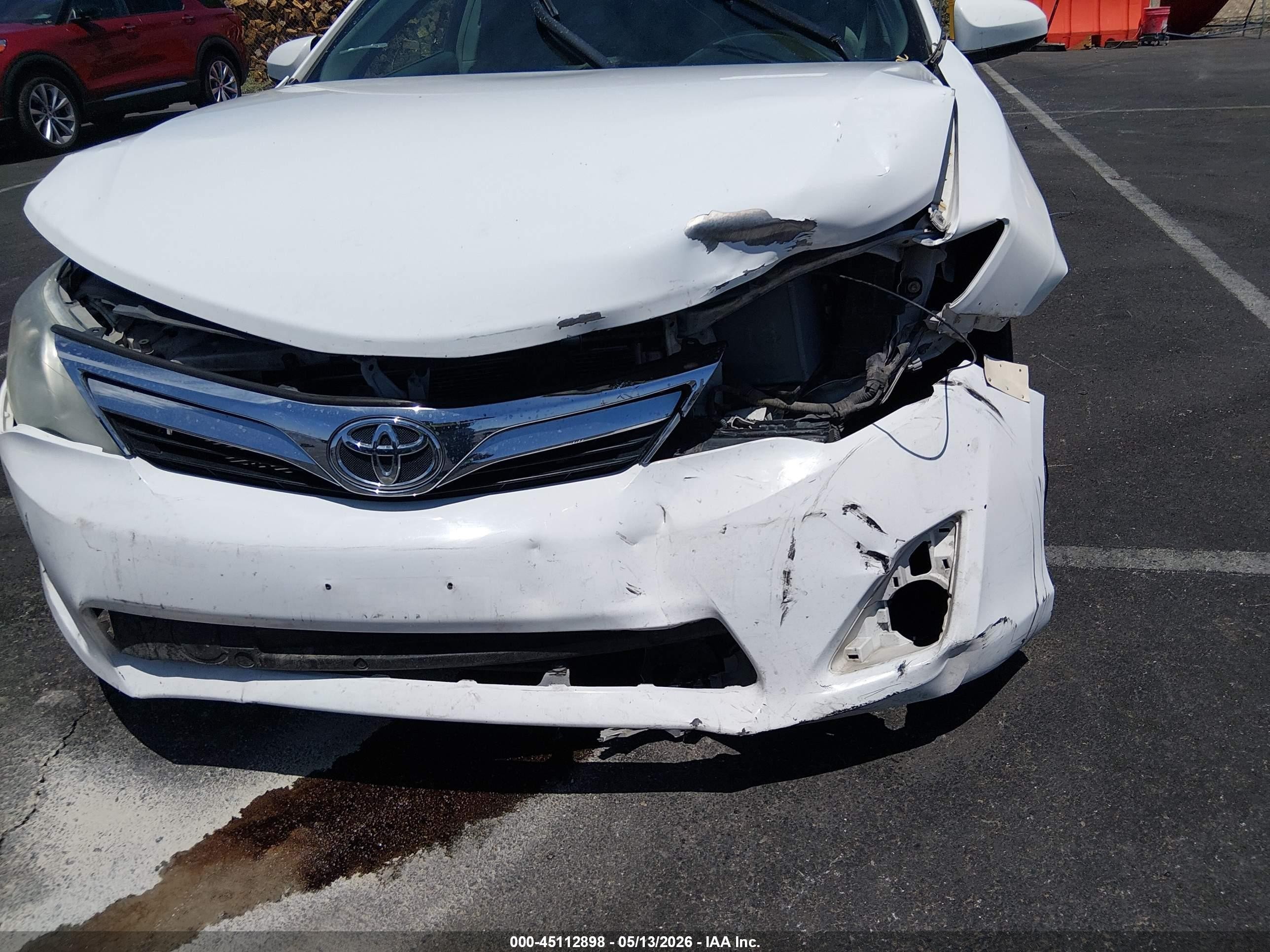 2014 Toyota Camry Le White vin: 4T4BF1FK4ER422733