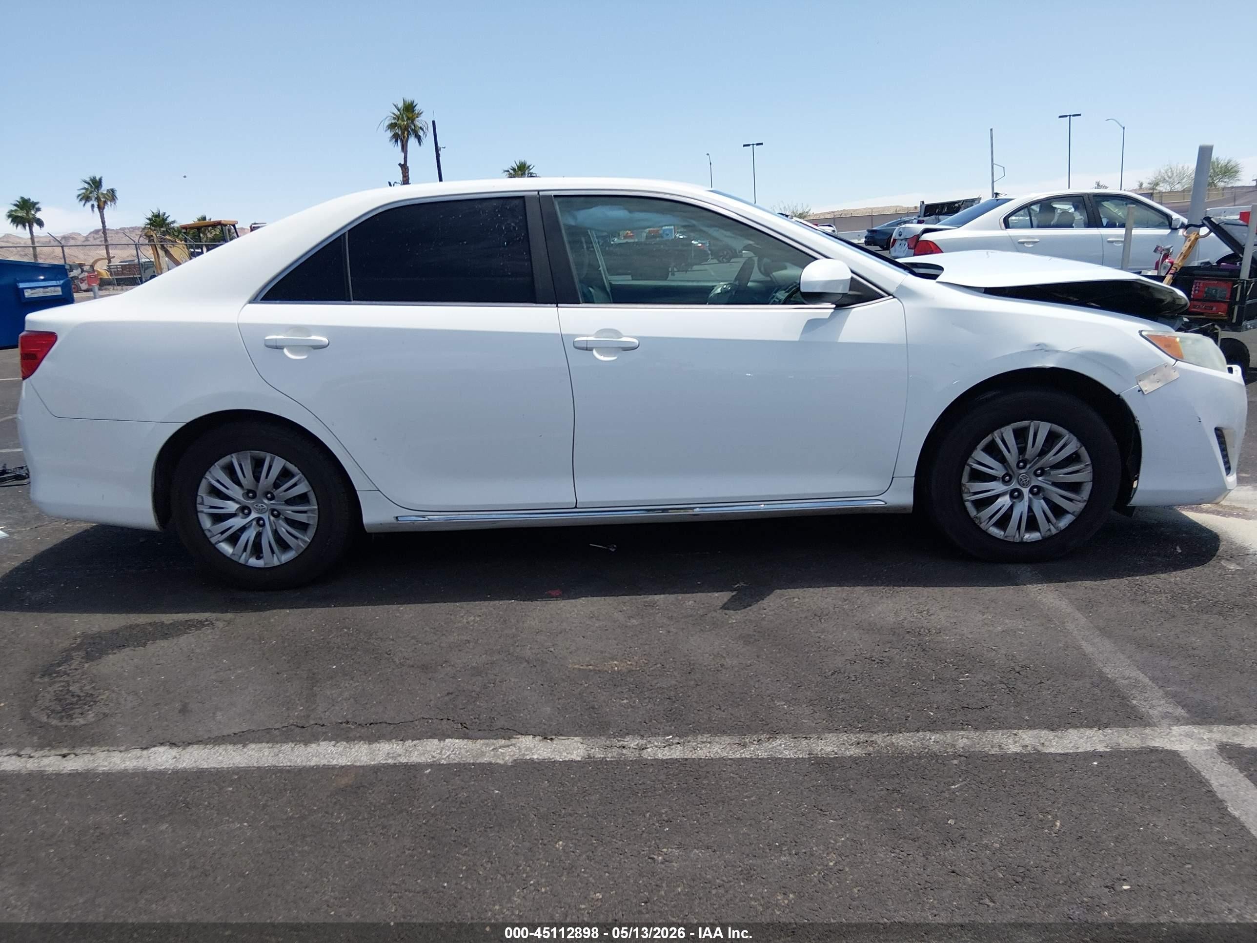 2014 Toyota Camry Le White vin: 4T4BF1FK4ER422733