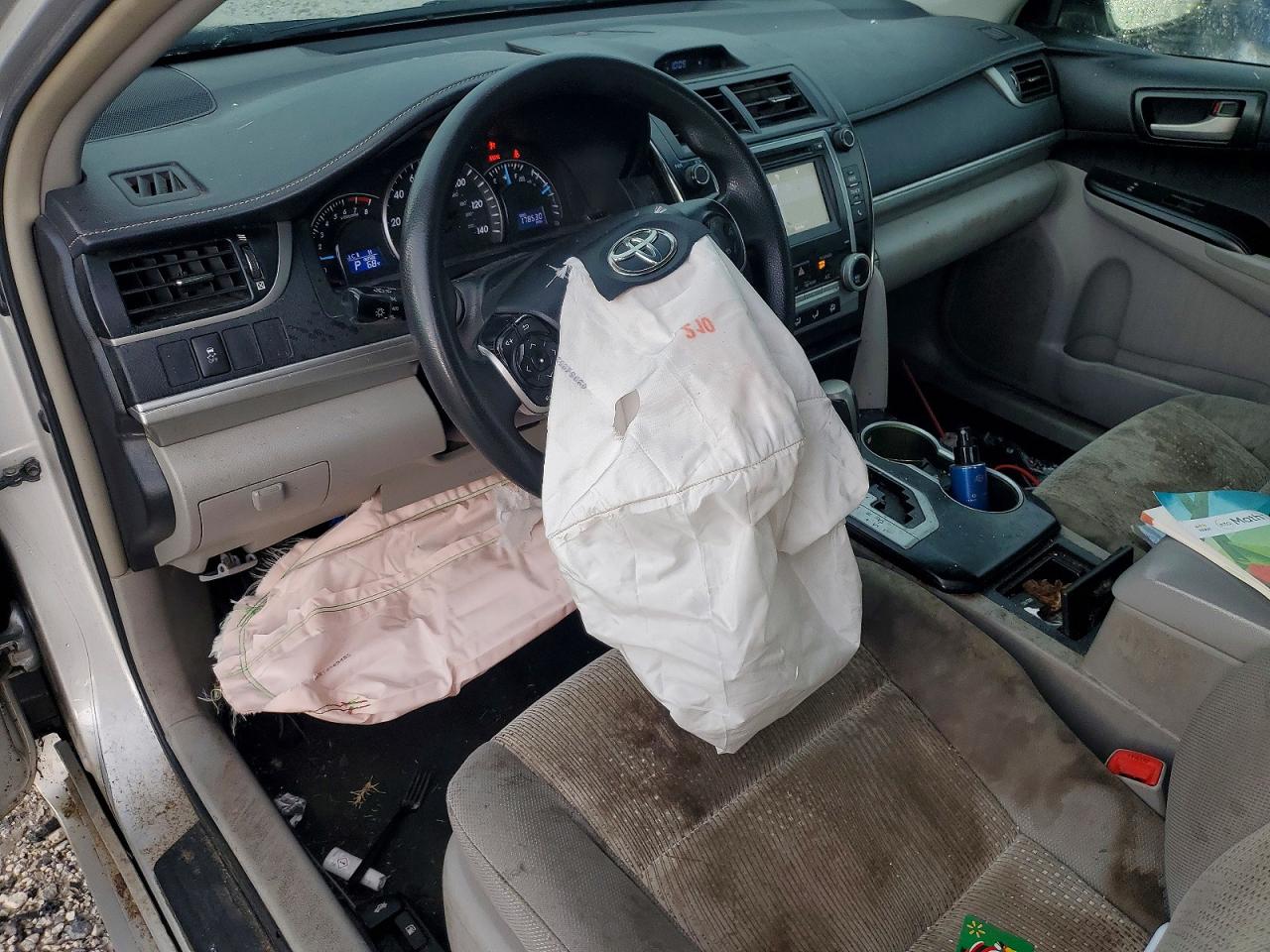 2014 Toyota Camry Le Silver vin: 4T4BF1FK4ER423851