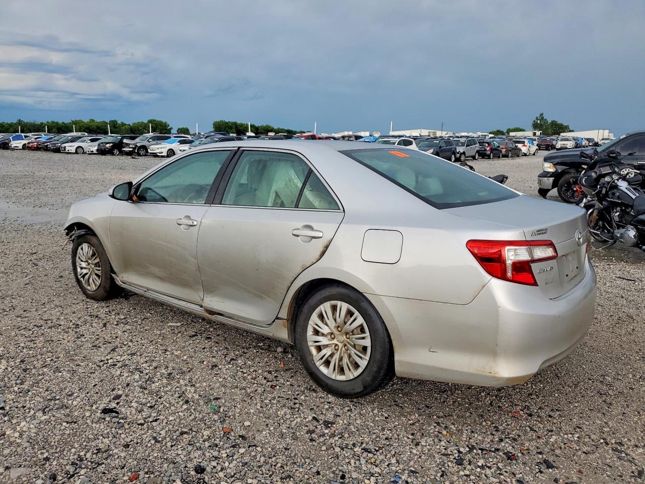 2014 Toyota Camry Le Silver vin: 4T4BF1FK4ER423851