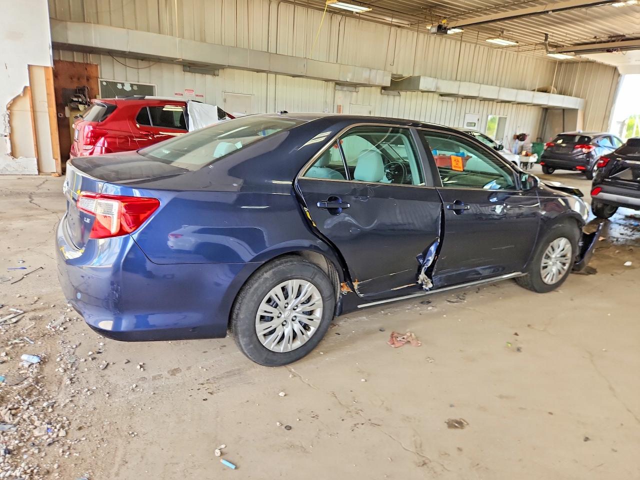 2014 Toyota Camry Le Blue vin: 4T4BF1FK4ER431058
