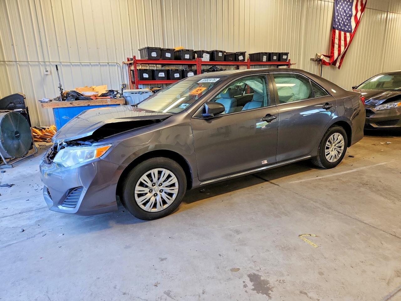 2014 Toyota Camry Le Gray vin: 4T4BF1FK4ER434655
