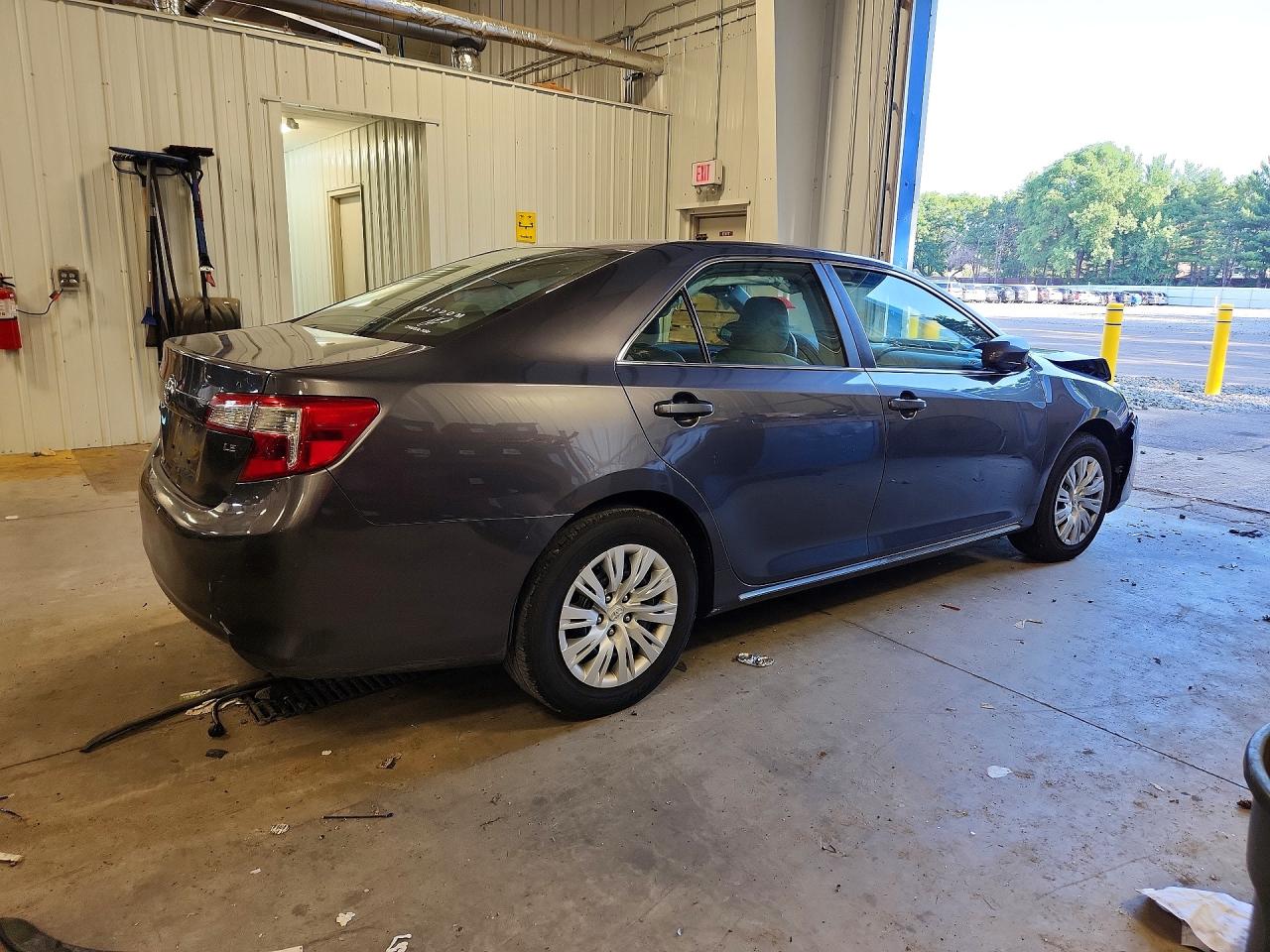 2014 Toyota Camry Le Gray vin: 4T4BF1FK4ER434655