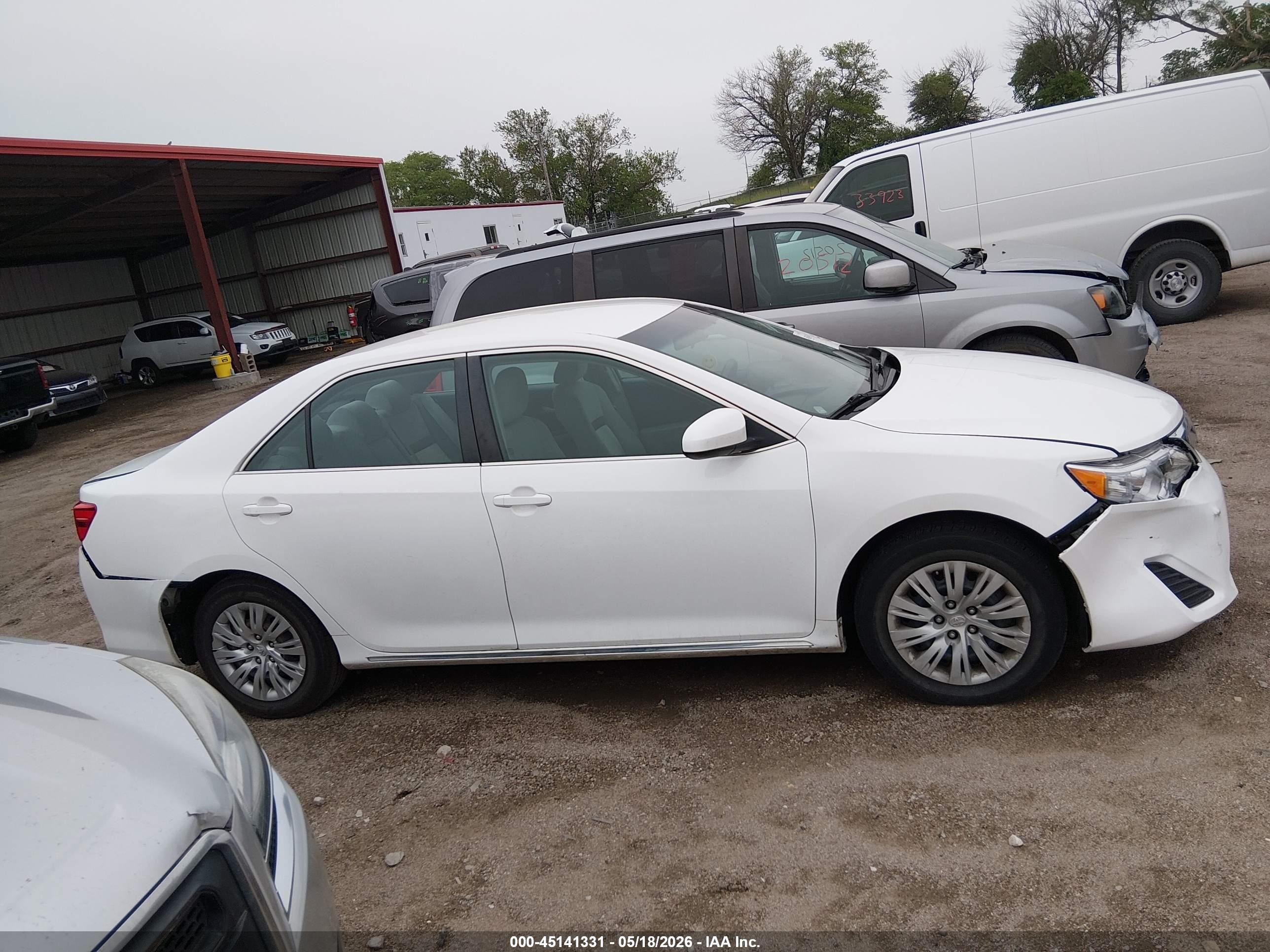 2014 Toyota Camry Le White vin: 4T4BF1FK4ER439080