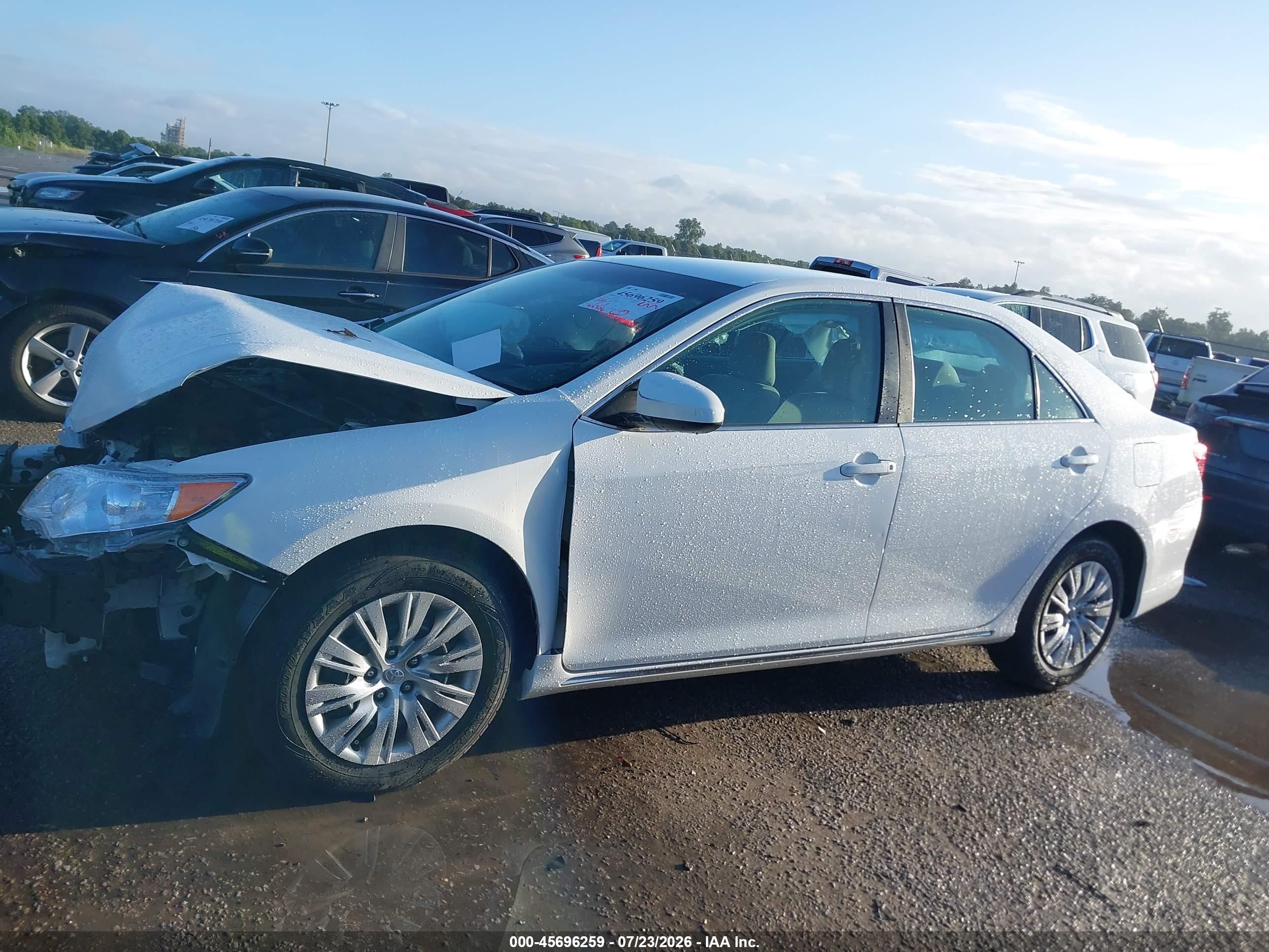 2014 Toyota Camry Le Белый vin: 4T4BF1FK4ER441430