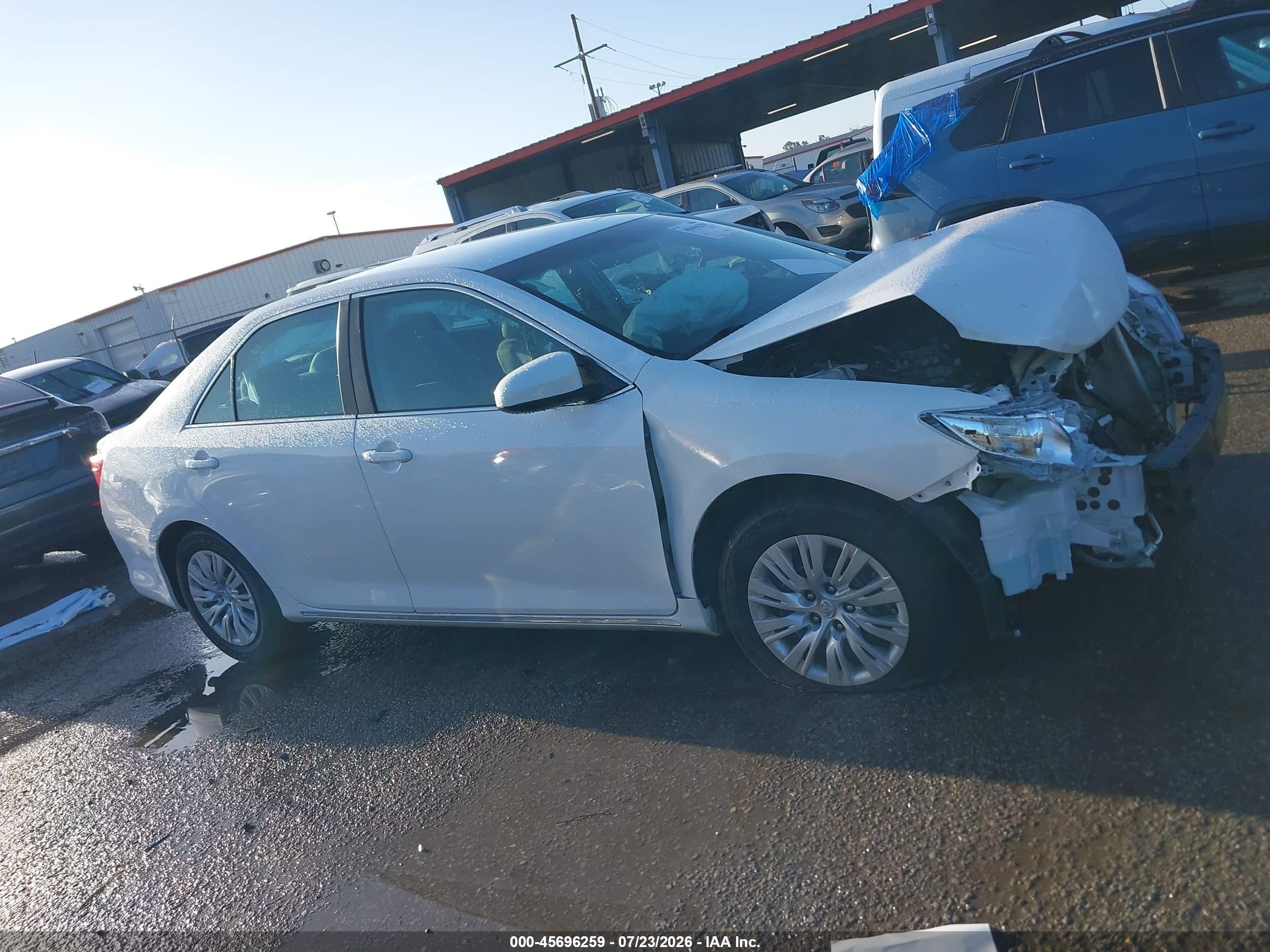2014 Toyota Camry Le Белый vin: 4T4BF1FK4ER441430