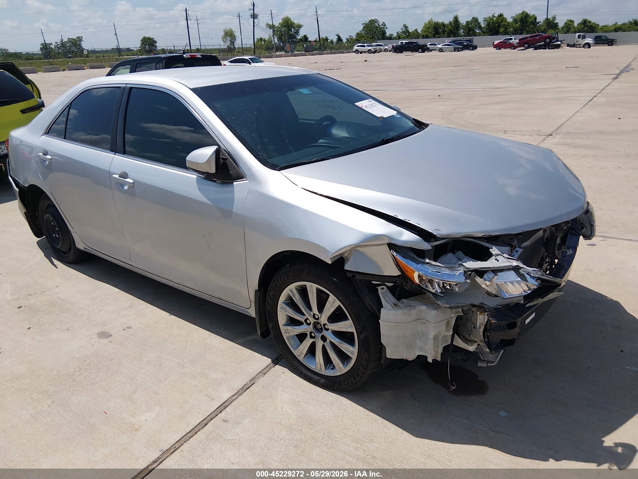 2014 Toyota Camry Le Silver vin: 4T4BF1FK4ER442822