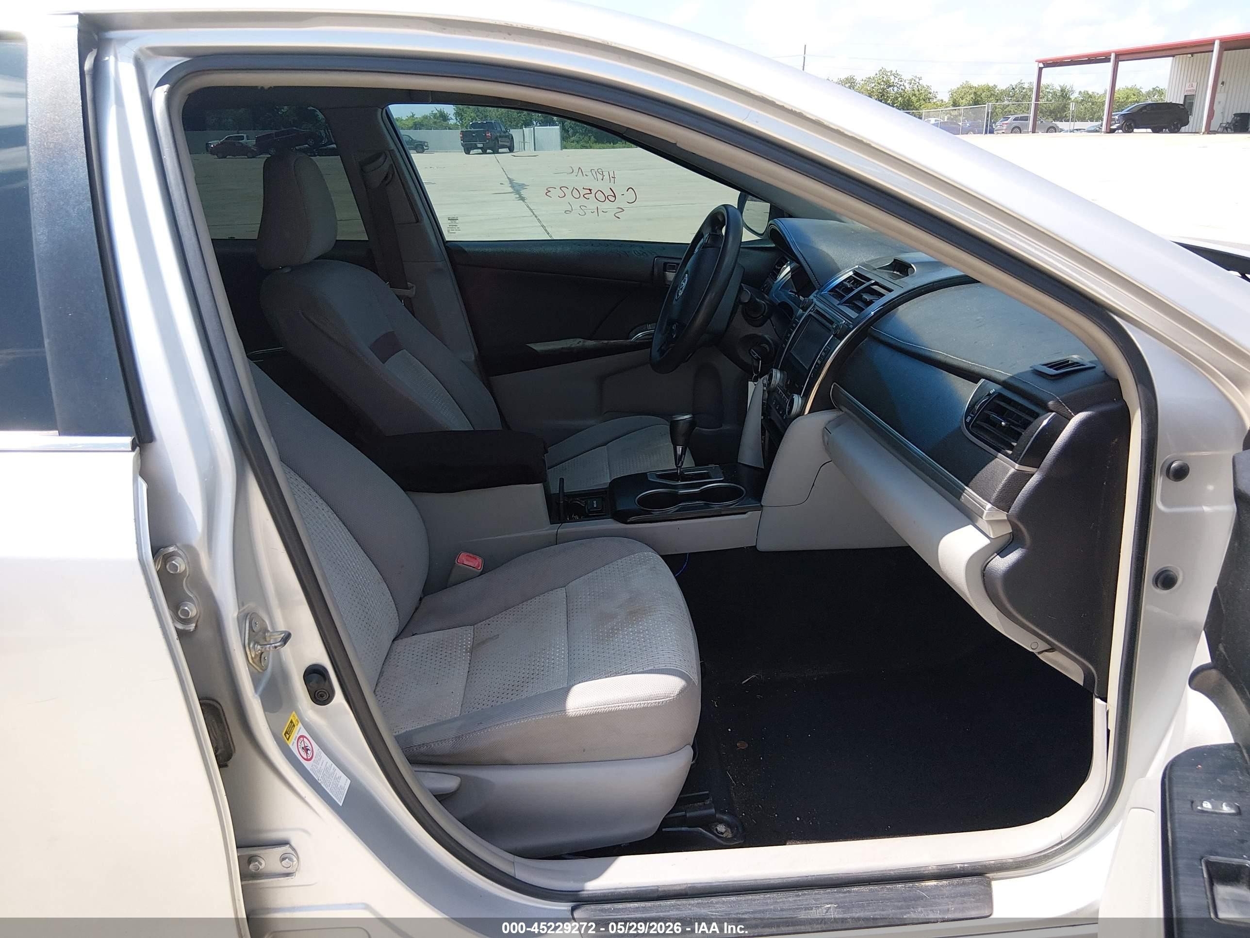 2014 Toyota Camry Le Silver vin: 4T4BF1FK4ER442822