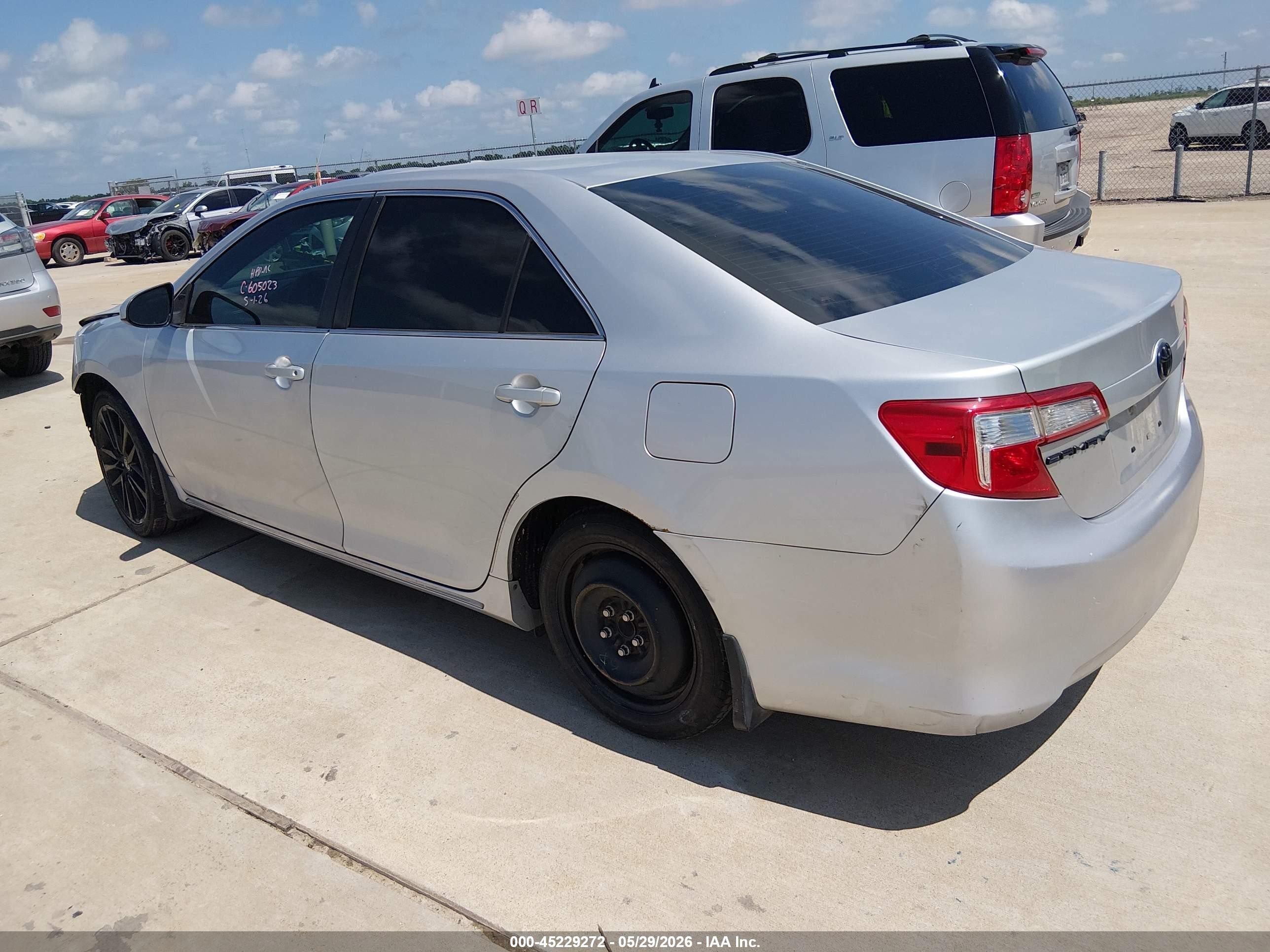 2014 Toyota Camry Le Silver vin: 4T4BF1FK4ER442822