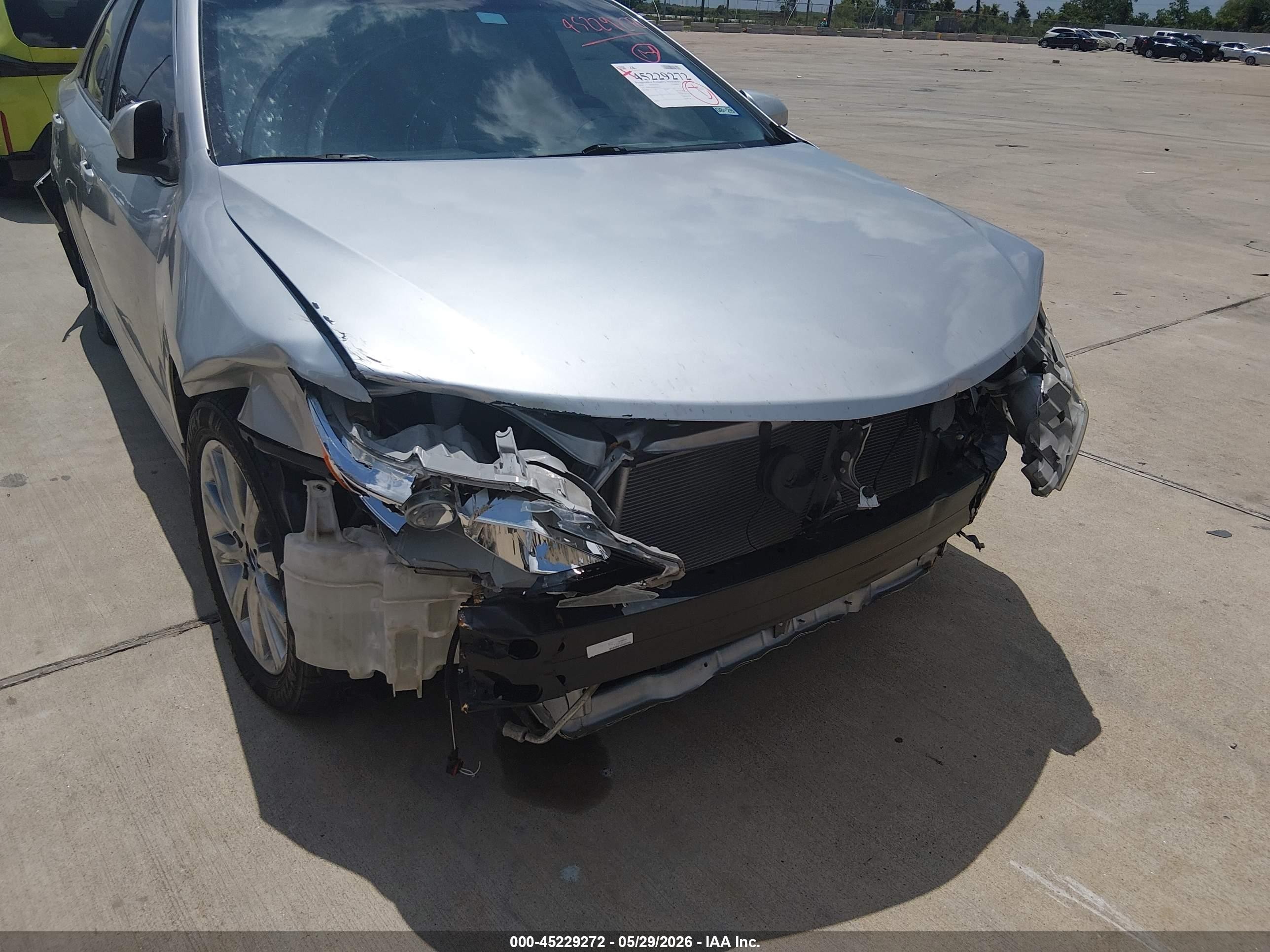2014 Toyota Camry Le Silver vin: 4T4BF1FK4ER442822
