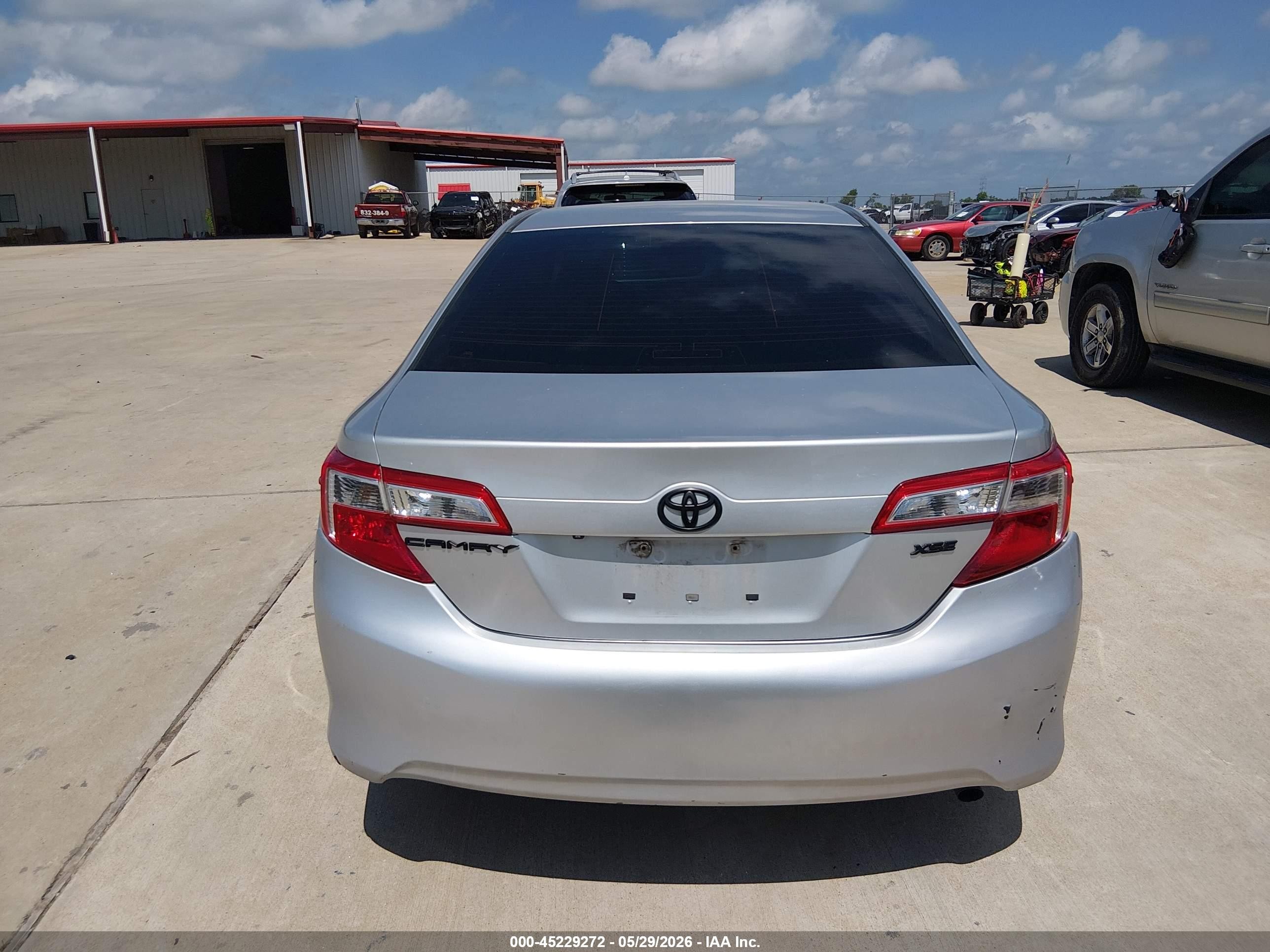 2014 Toyota Camry Le Silver vin: 4T4BF1FK4ER442822