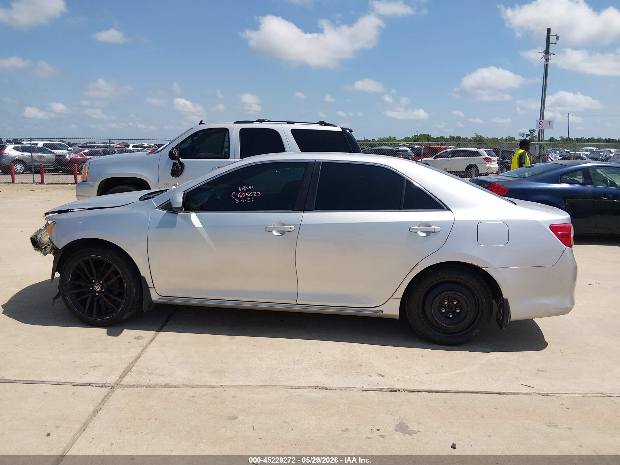 2014 Toyota Camry Le Silver vin: 4T4BF1FK4ER442822
