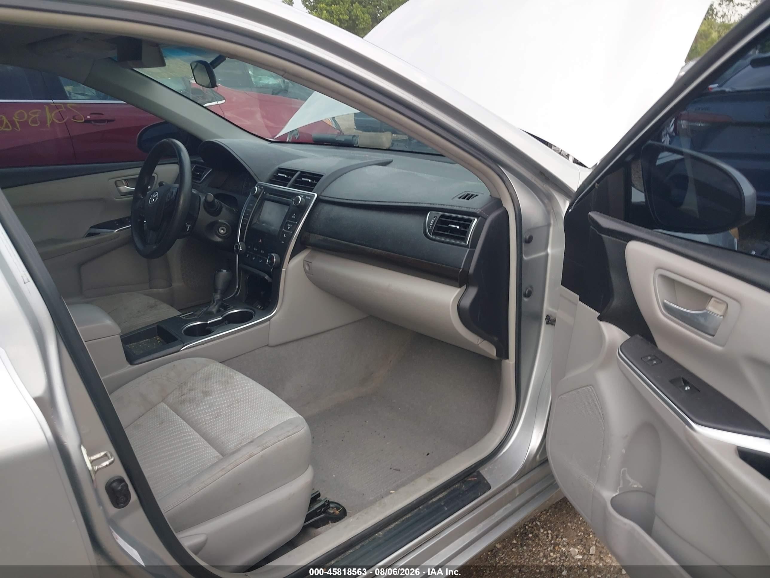 2015 Toyota Camry Le Серебряный vin: 4T4BF1FK4FR445057