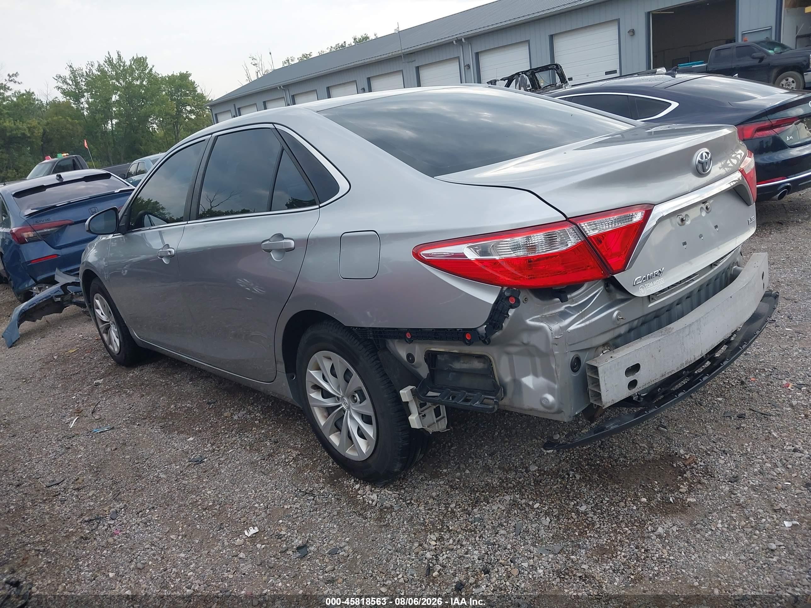2015 Toyota Camry Le Серебряный vin: 4T4BF1FK4FR445057