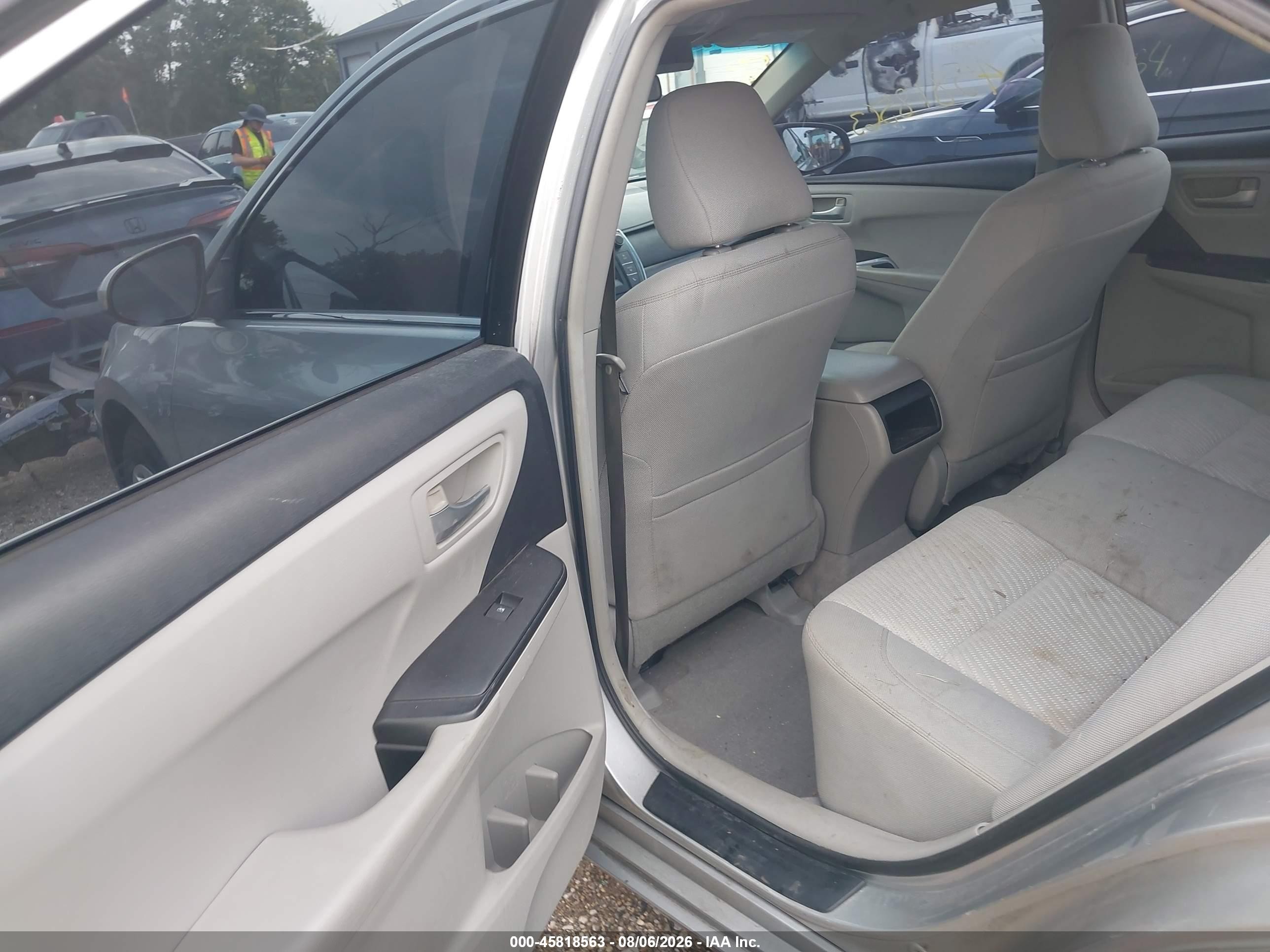 2015 Toyota Camry Le Серебряный vin: 4T4BF1FK4FR445057