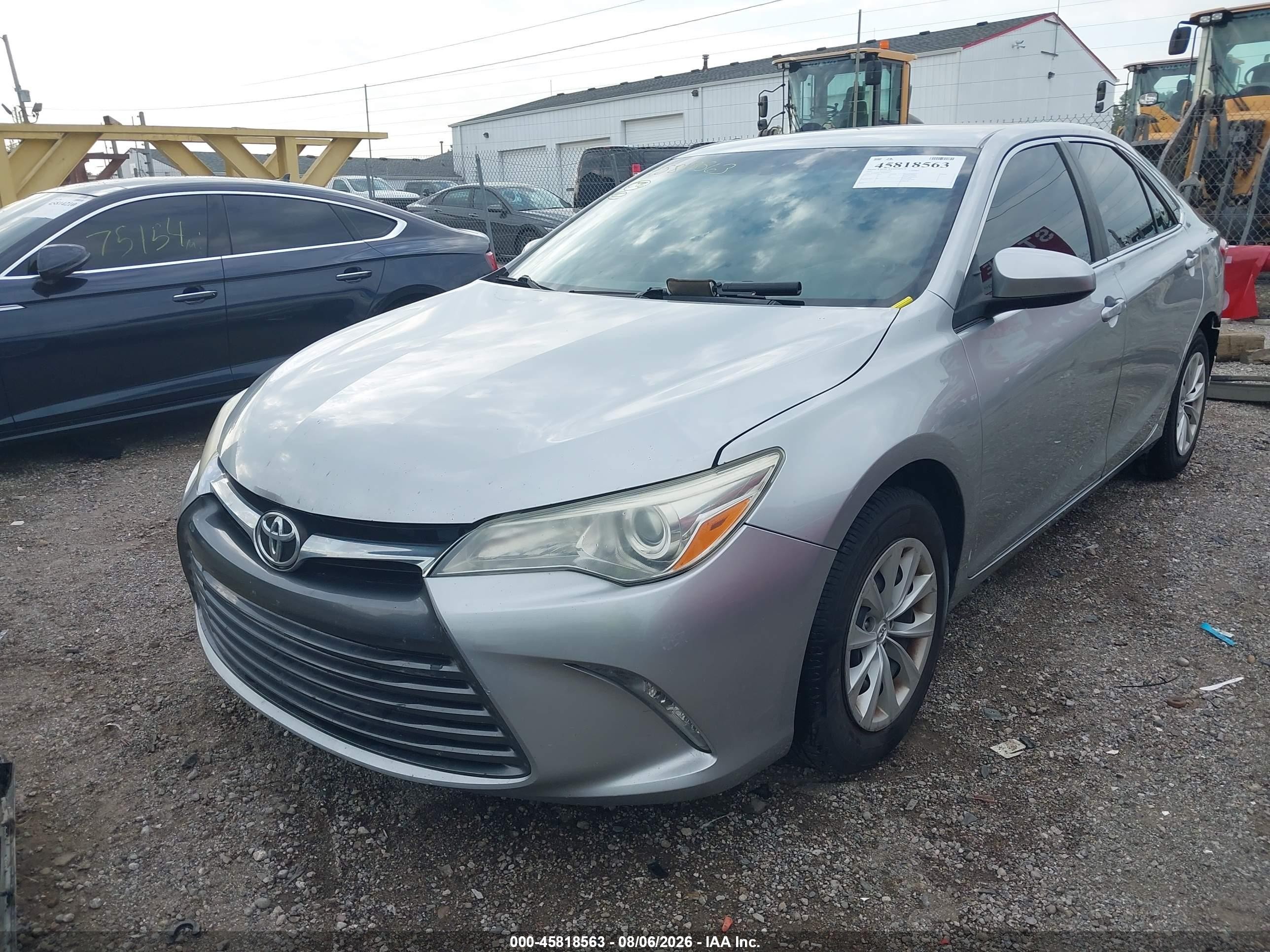 2015 Toyota Camry Le Серебряный vin: 4T4BF1FK4FR445057