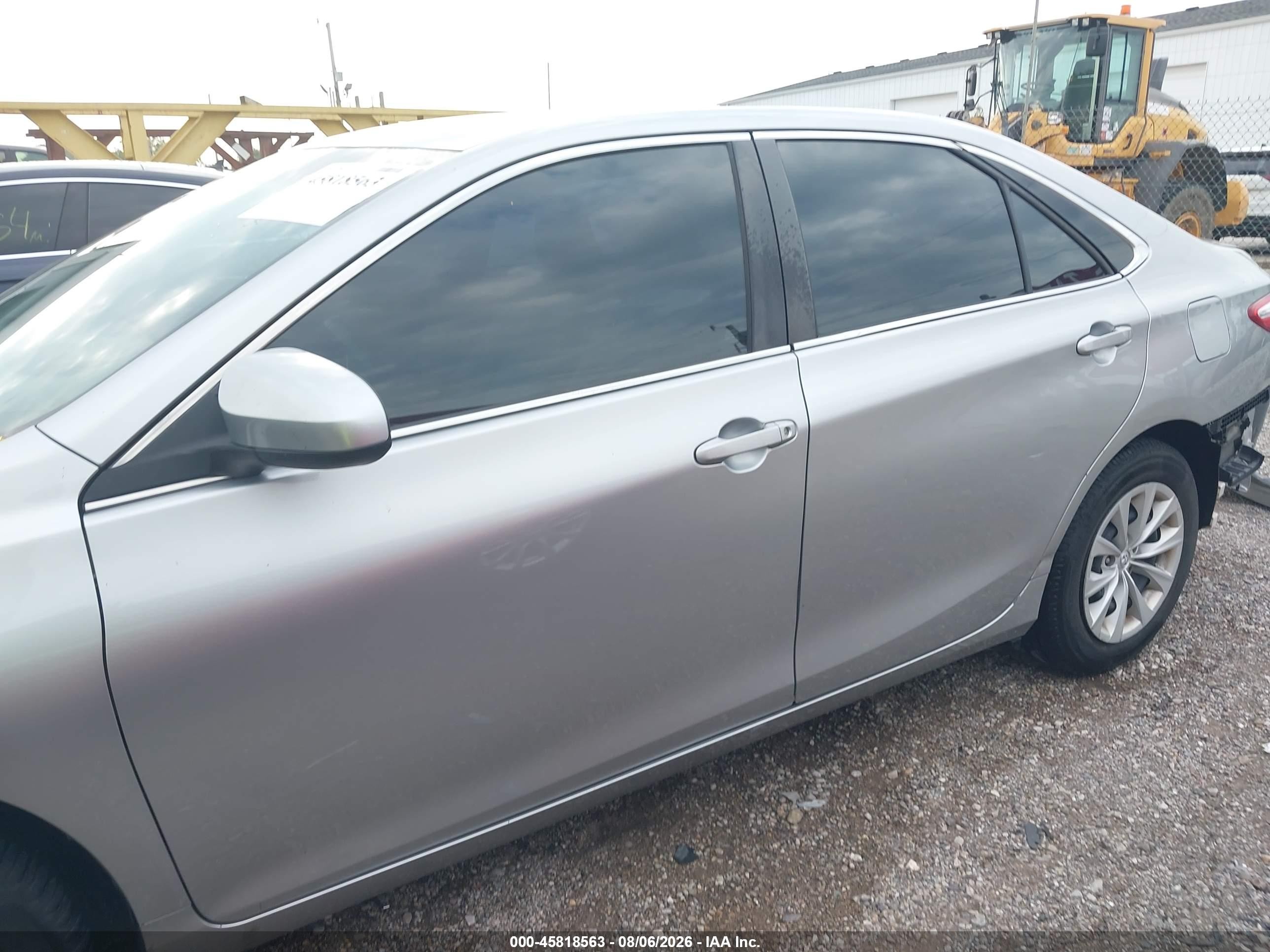 2015 Toyota Camry Le Серебряный vin: 4T4BF1FK4FR445057
