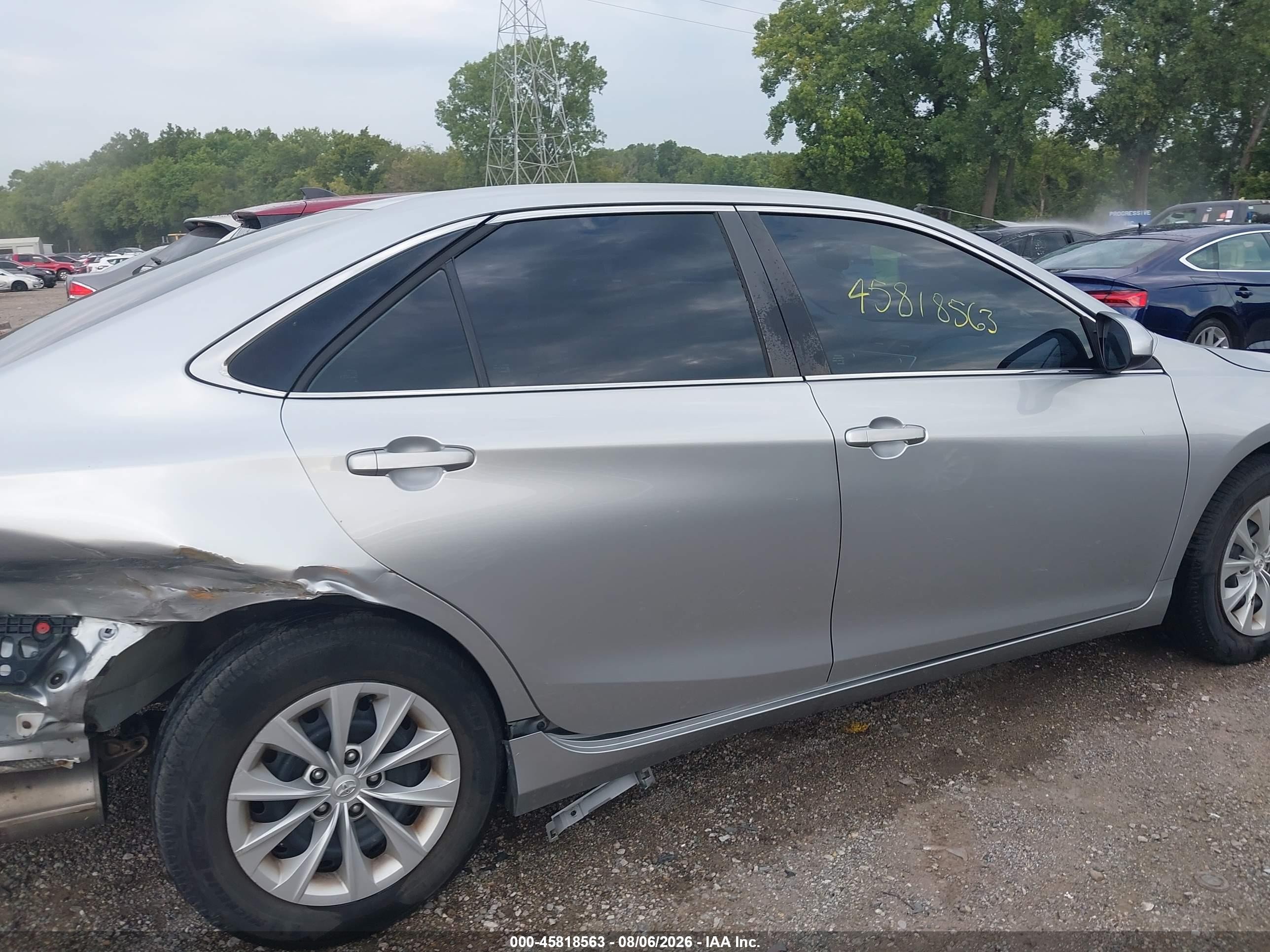 2015 Toyota Camry Le Серебряный vin: 4T4BF1FK4FR445057