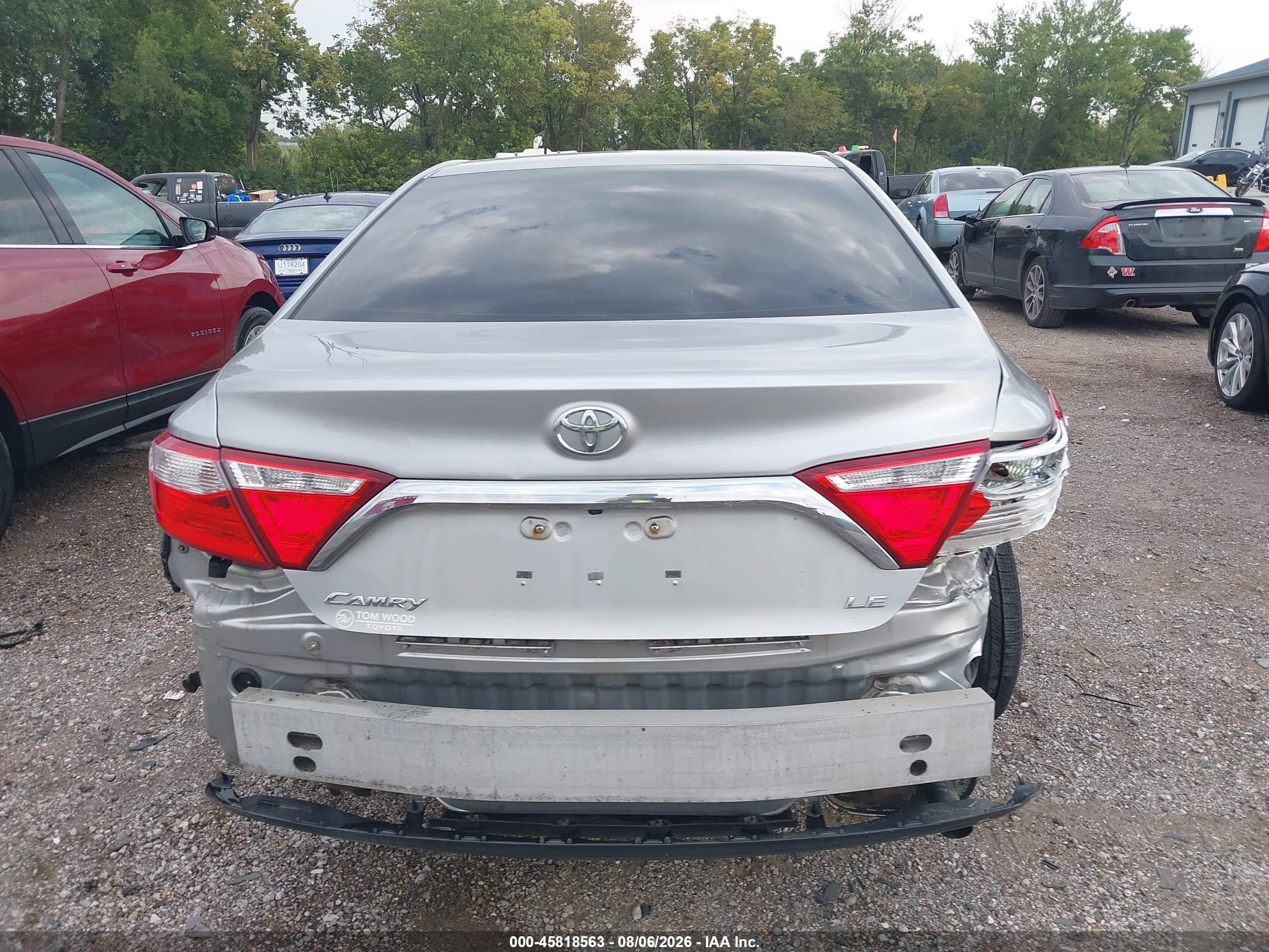 2015 Toyota Camry Le Серебряный vin: 4T4BF1FK4FR445057
