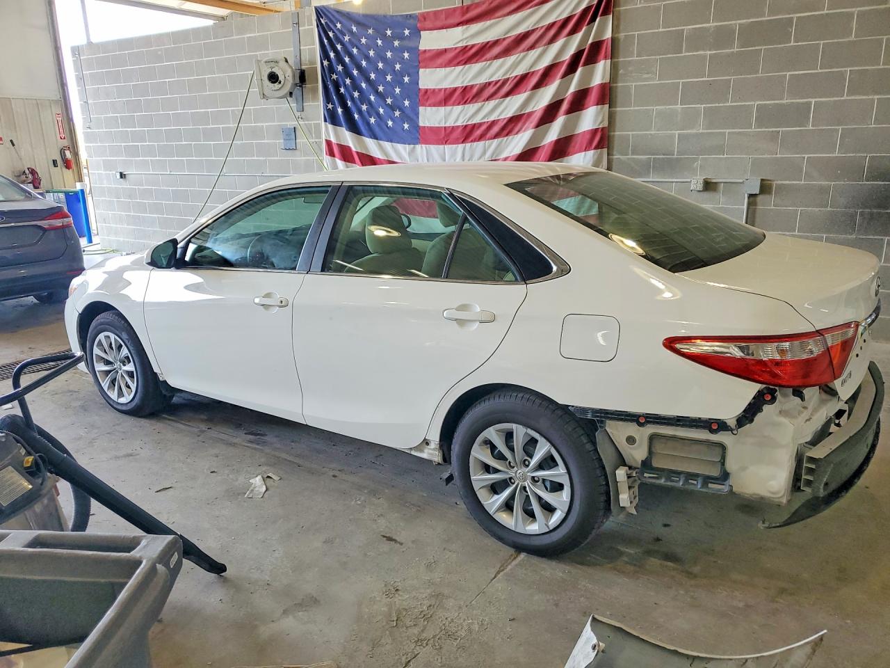 2015 Toyota Camry Le White vin: 4T4BF1FK4FR448797