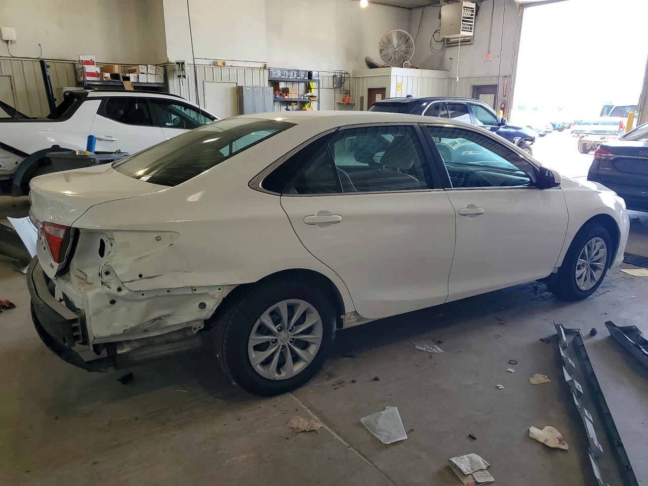 2015 Toyota Camry Le White vin: 4T4BF1FK4FR448797
