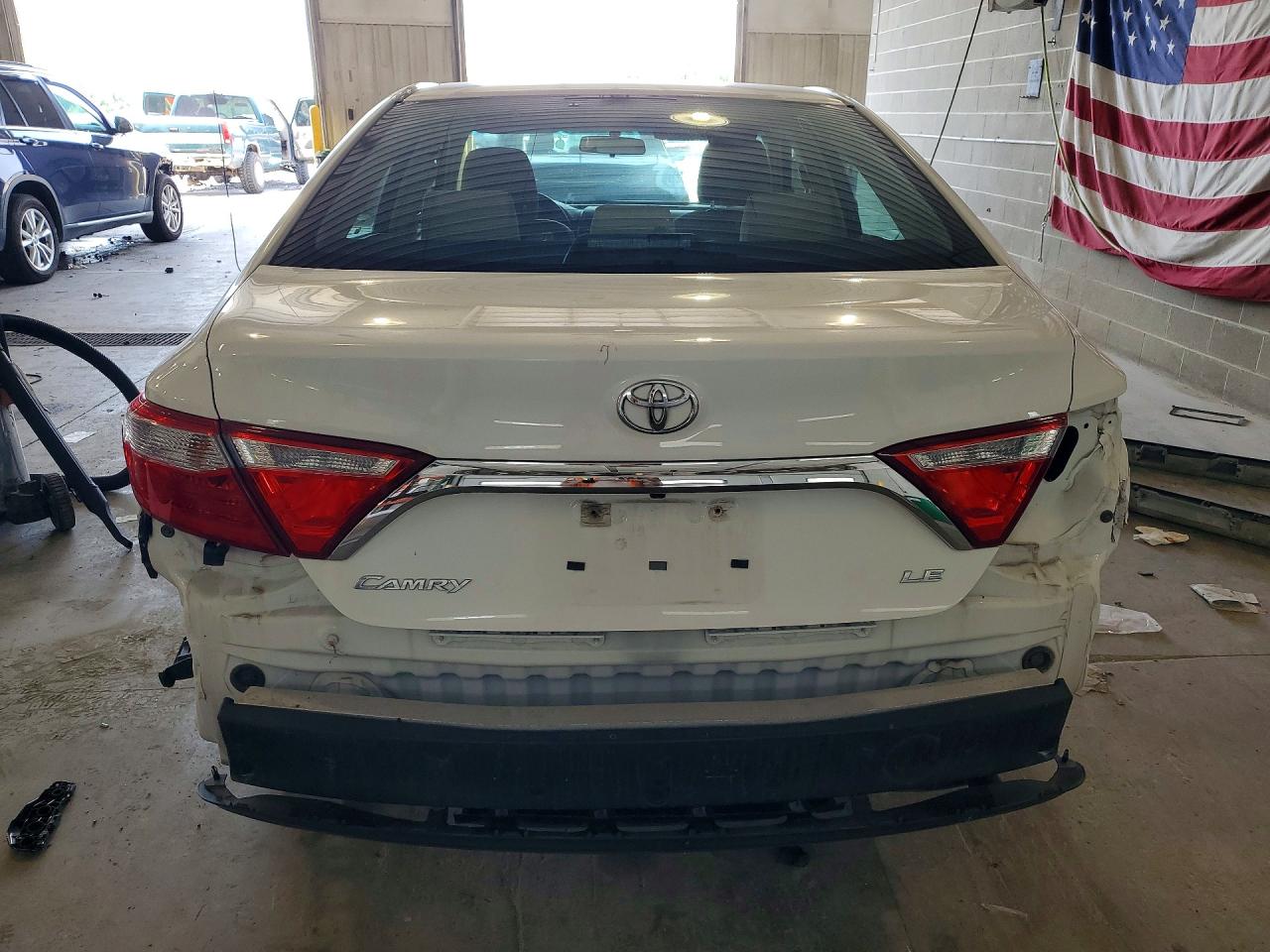 2015 Toyota Camry Le White vin: 4T4BF1FK4FR448797