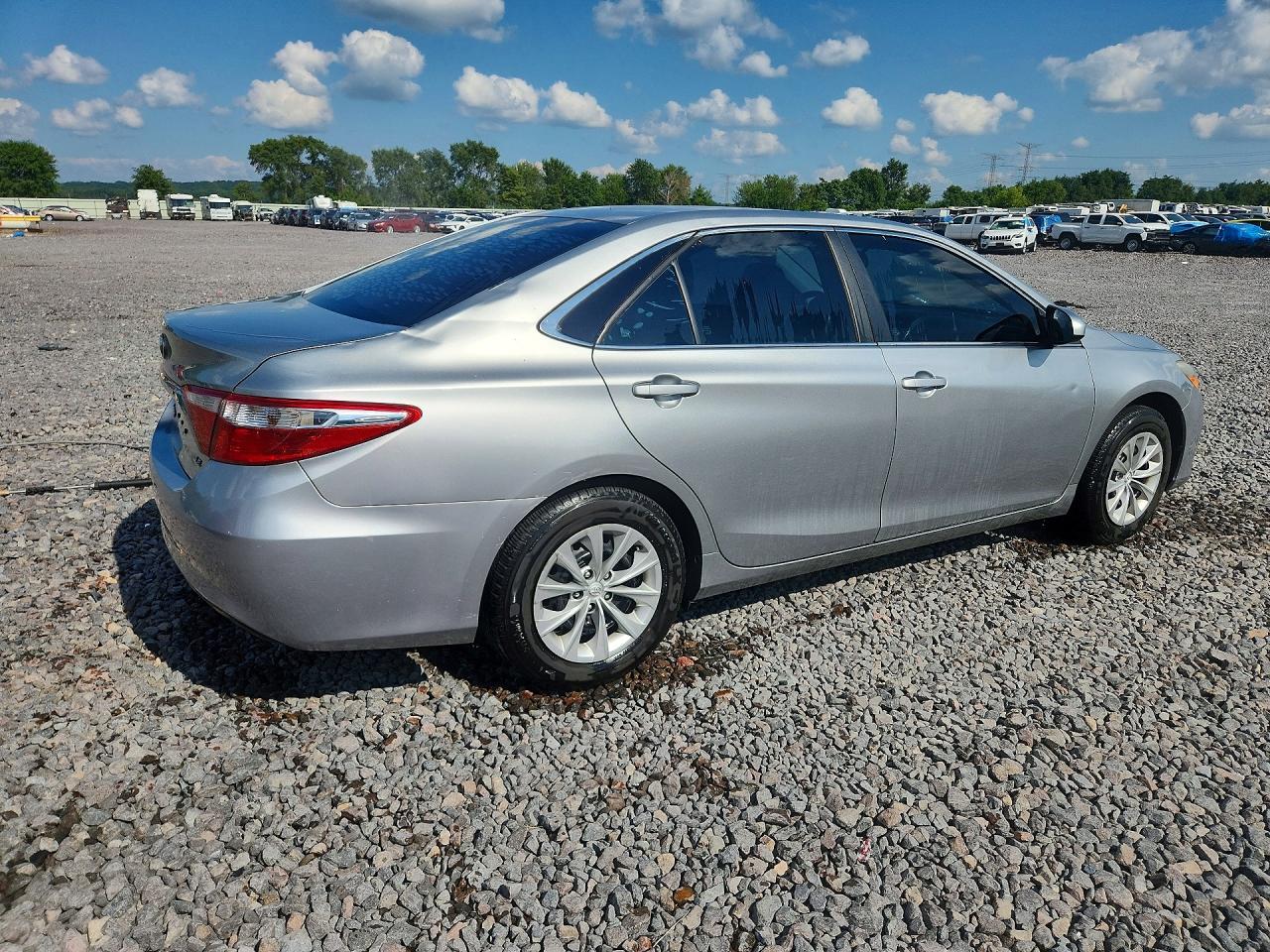 2015 Toyota Camry Le Silver vin: 4T4BF1FK4FR460500