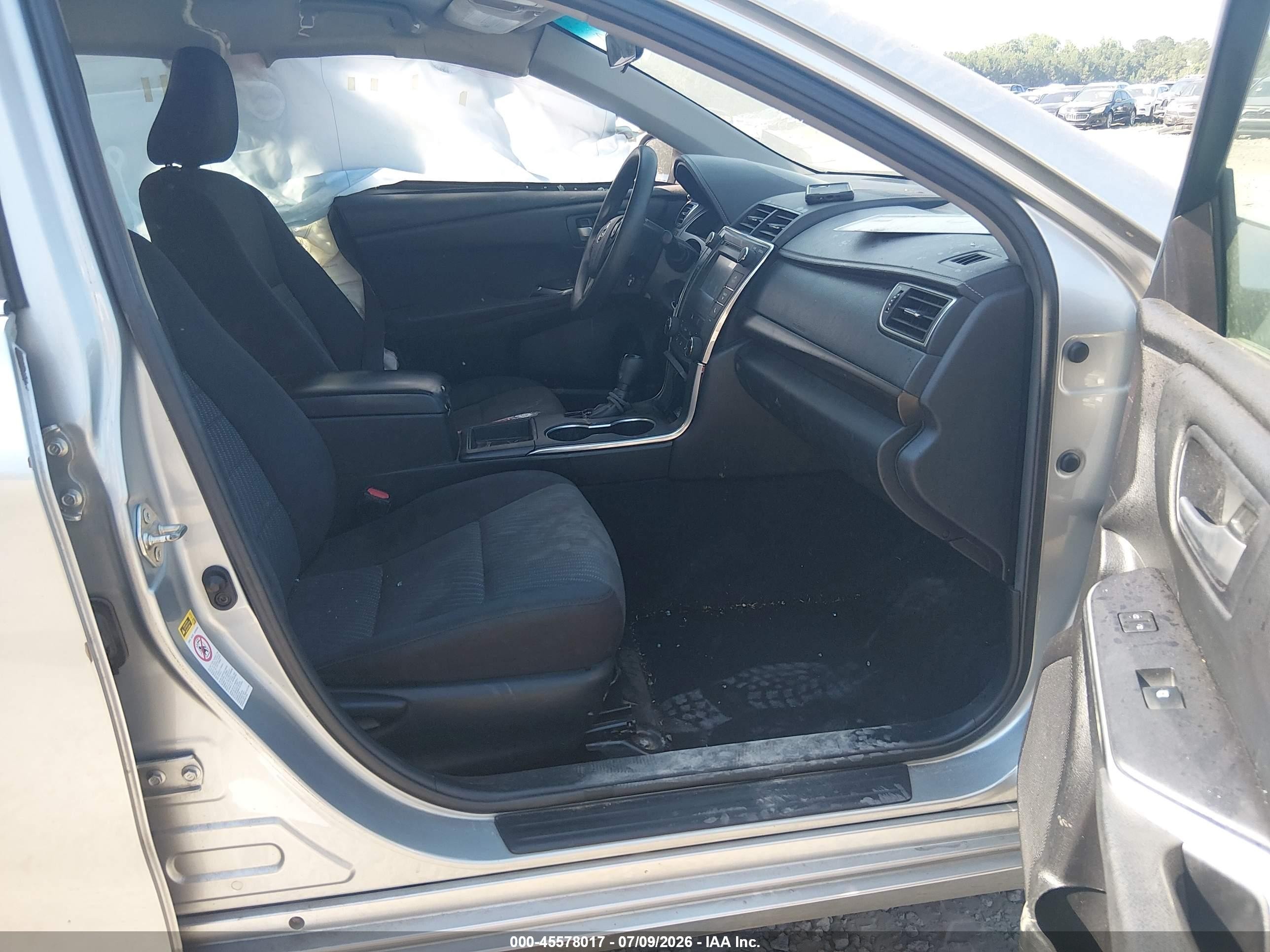 2015 Toyota Camry Le Silver vin: 4T4BF1FK4FR467513
