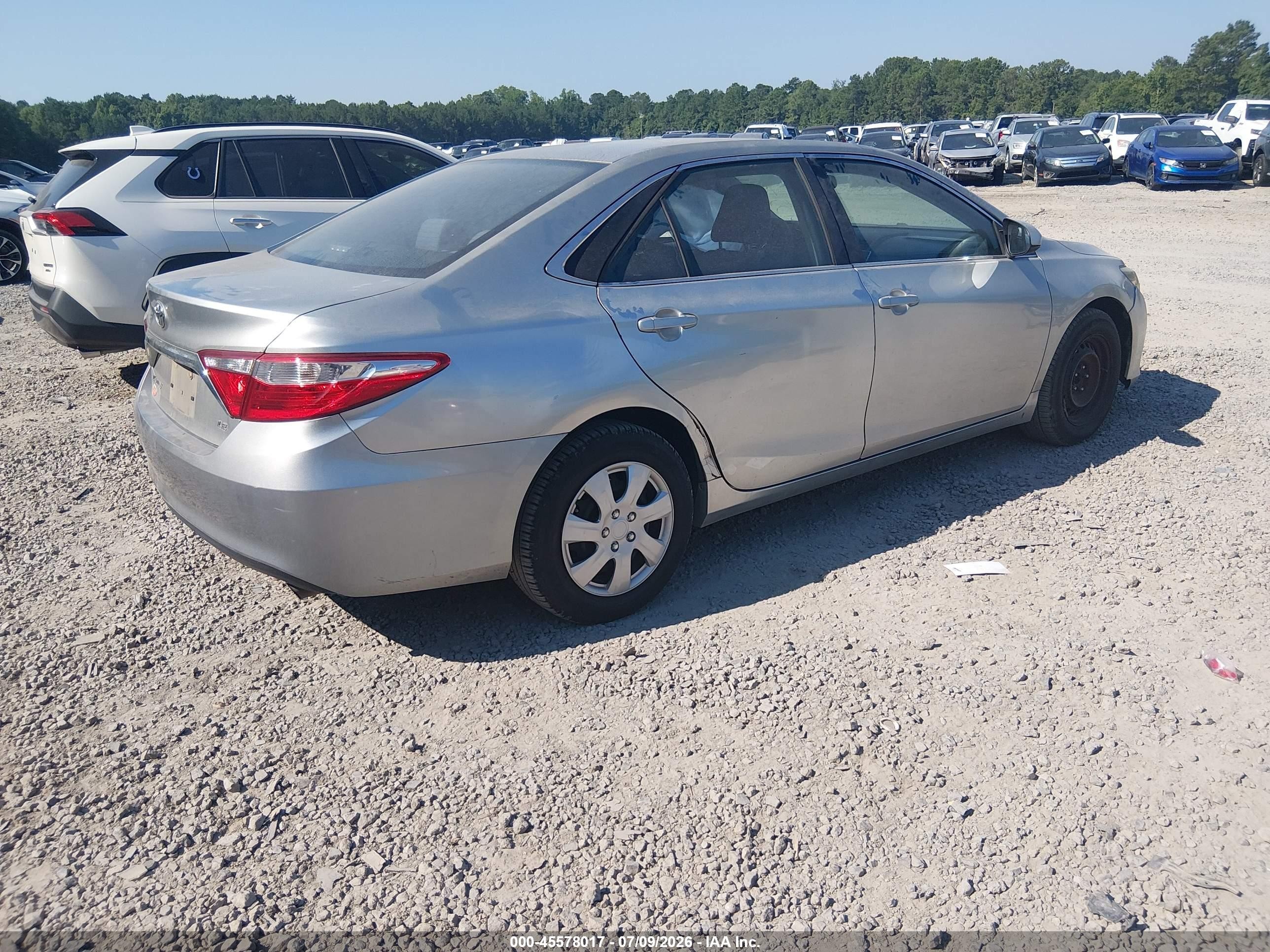 2015 Toyota Camry Le Silver vin: 4T4BF1FK4FR467513
