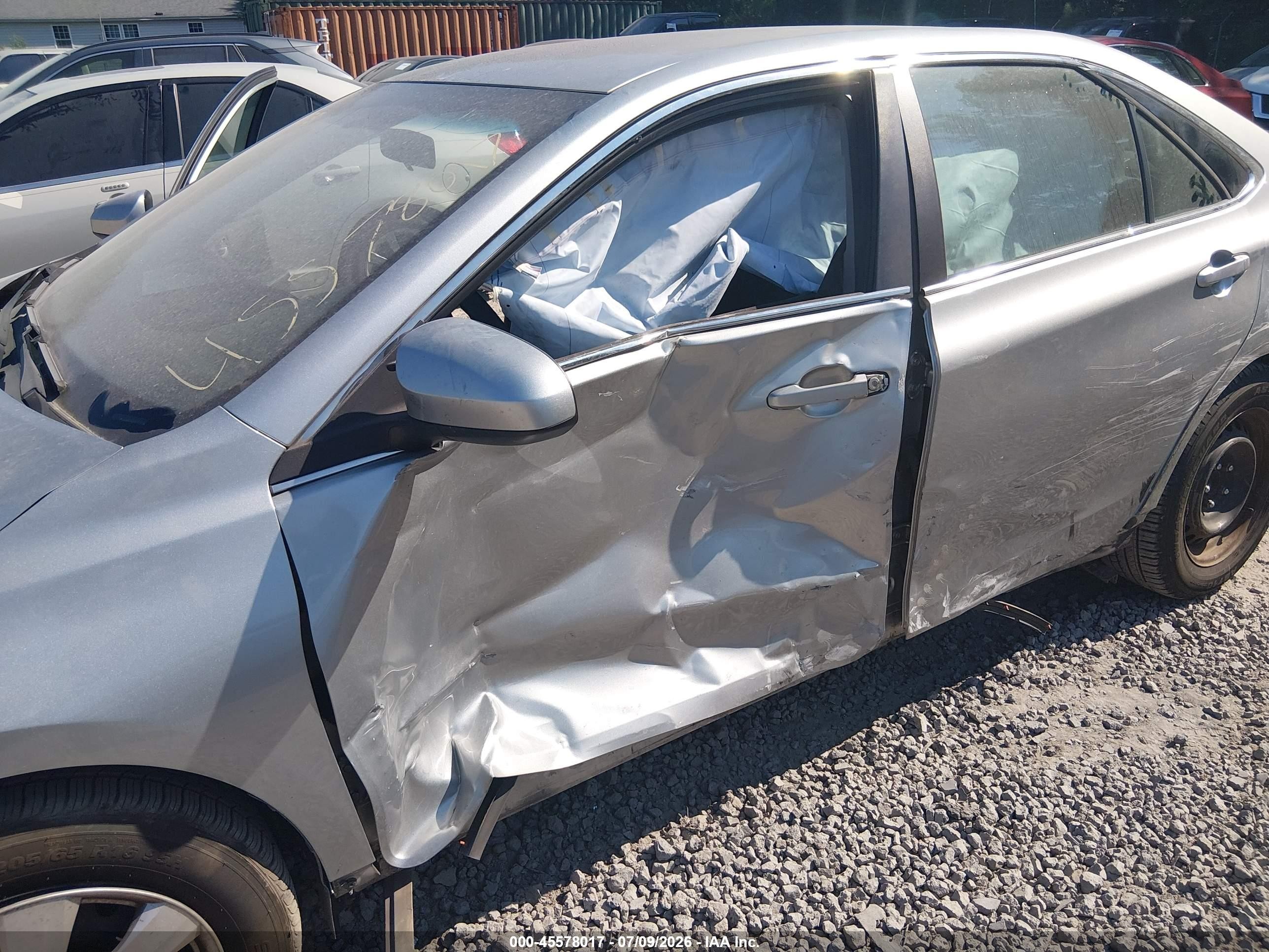 2015 Toyota Camry Le Silver vin: 4T4BF1FK4FR467513