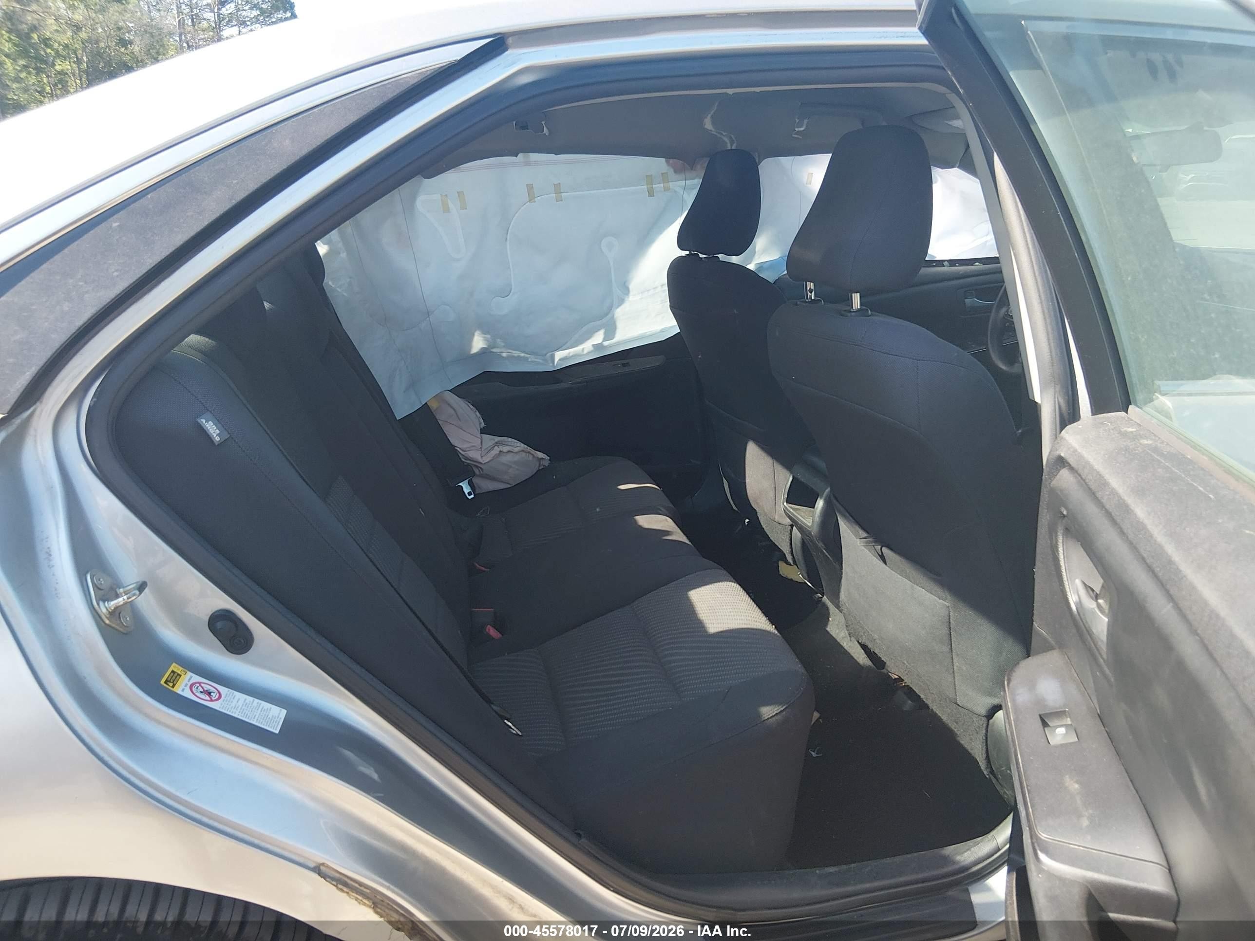 2015 Toyota Camry Le Silver vin: 4T4BF1FK4FR467513