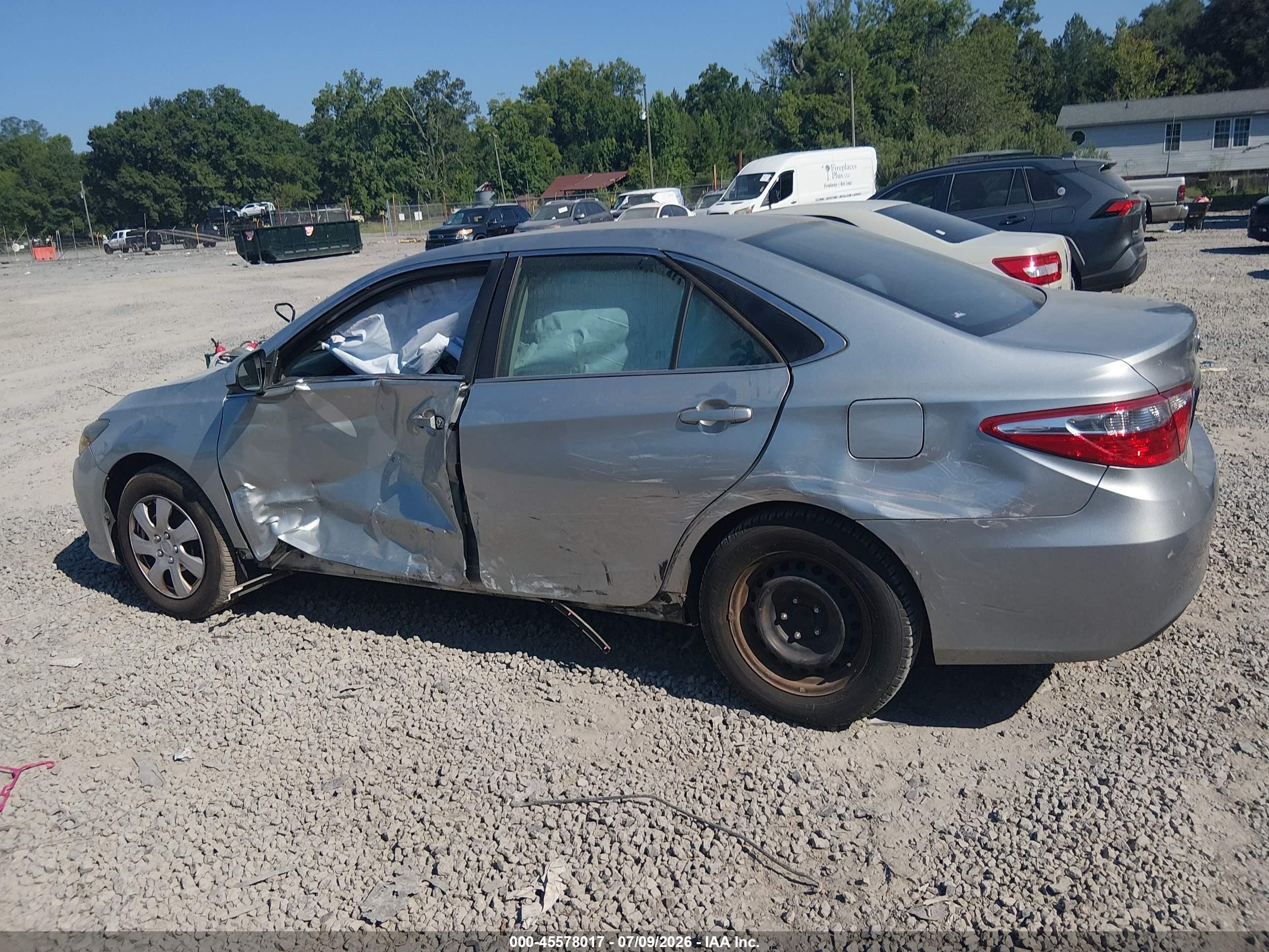 2015 Toyota Camry Le Silver vin: 4T4BF1FK4FR467513