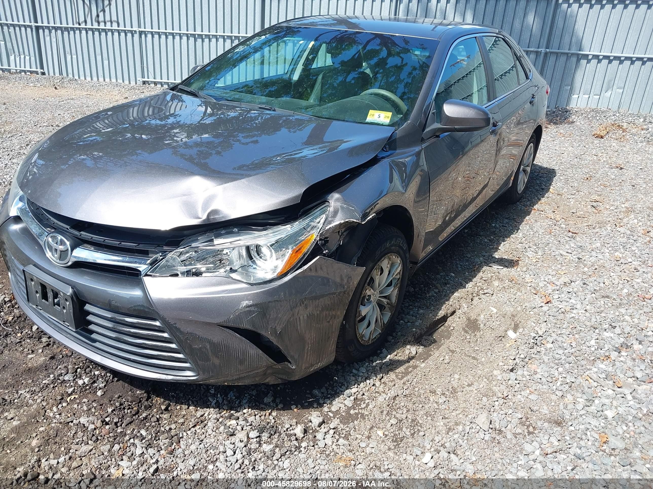 2015 Toyota Camry Le Gray vin: 4T4BF1FK4FR470606
