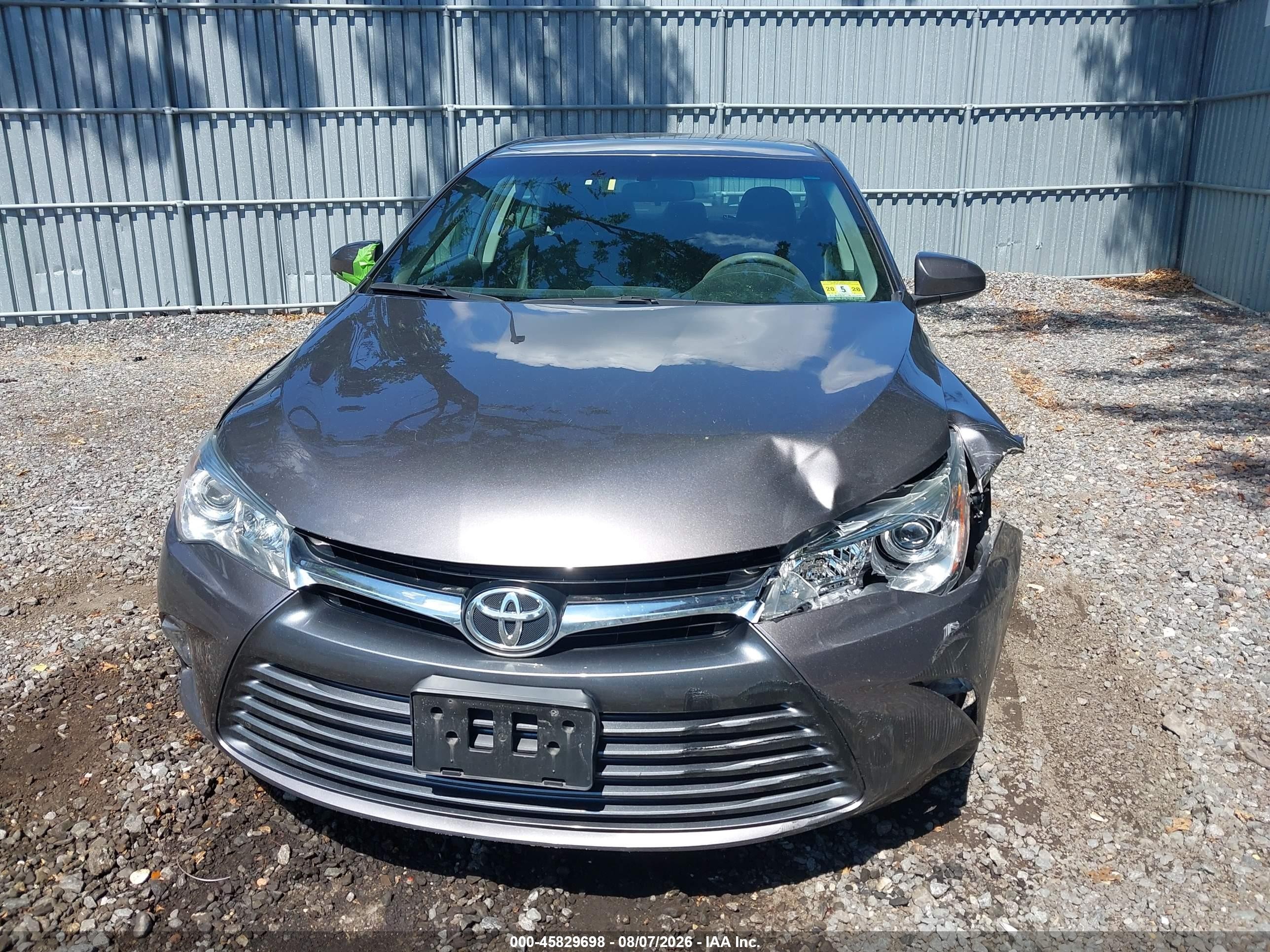 2015 Toyota Camry Le Gray vin: 4T4BF1FK4FR470606