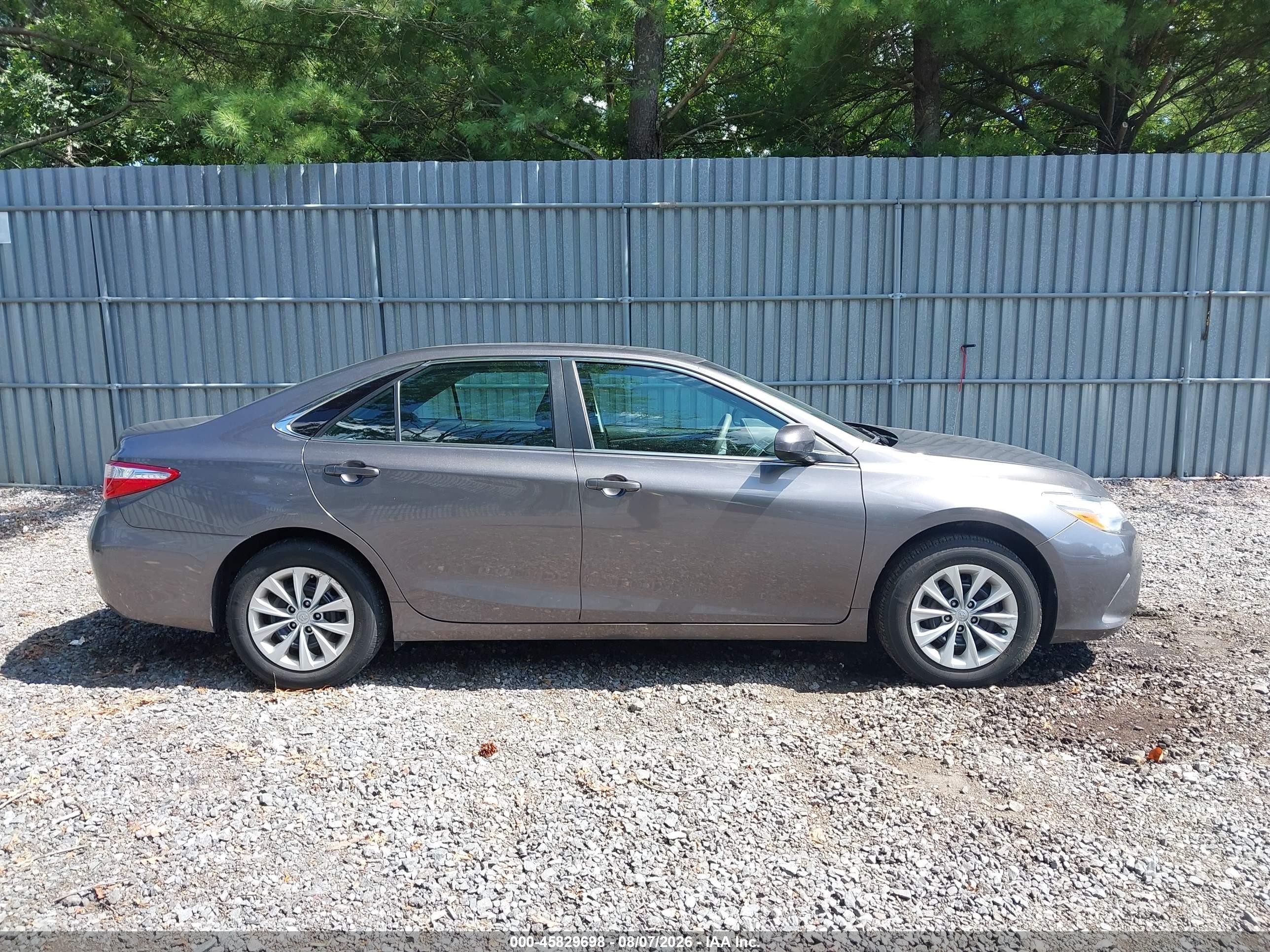 2015 Toyota Camry Le Gray vin: 4T4BF1FK4FR470606