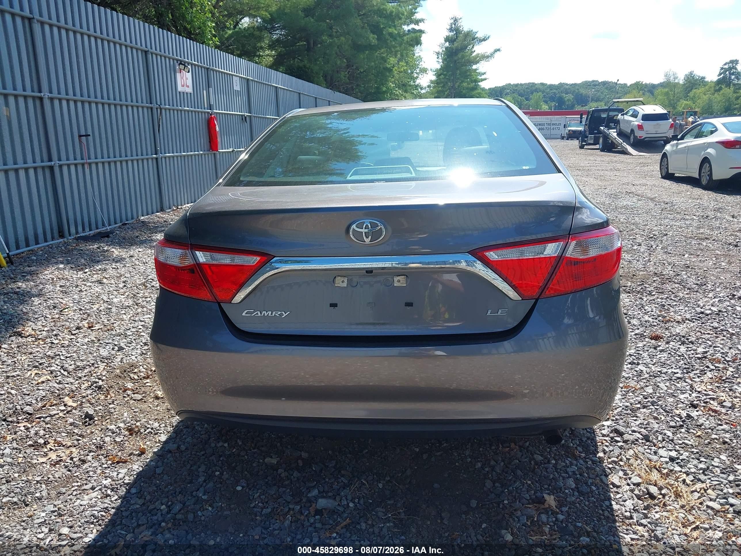 2015 Toyota Camry Le Gray vin: 4T4BF1FK4FR470606