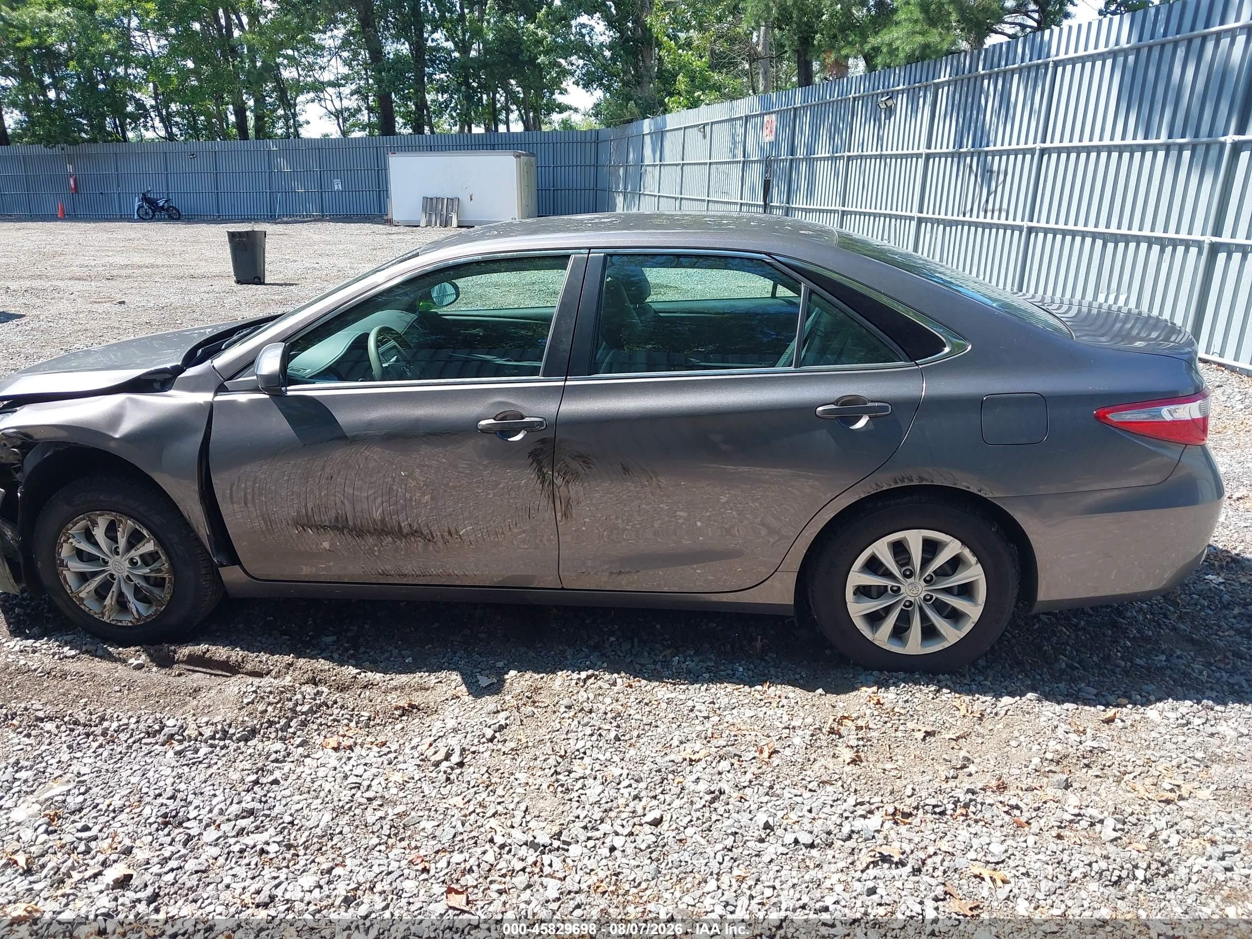 2015 Toyota Camry Le Gray vin: 4T4BF1FK4FR470606