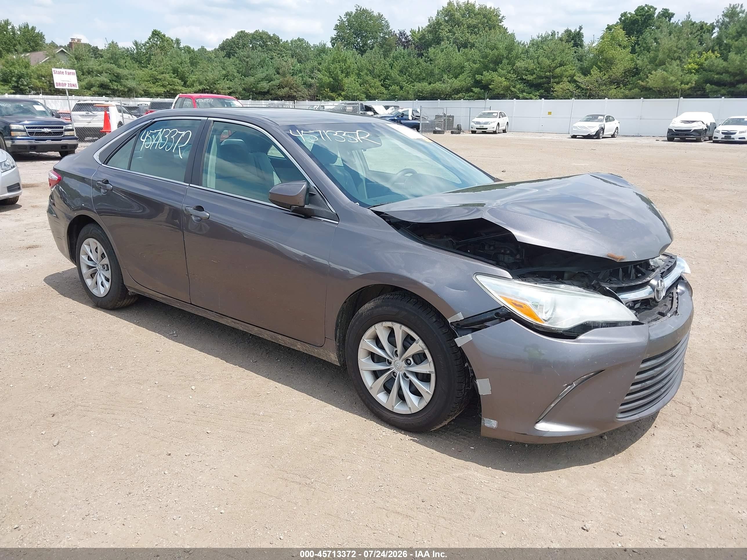 2015 Toyota Camry Le Gray vin: 4T4BF1FK4FR472839
