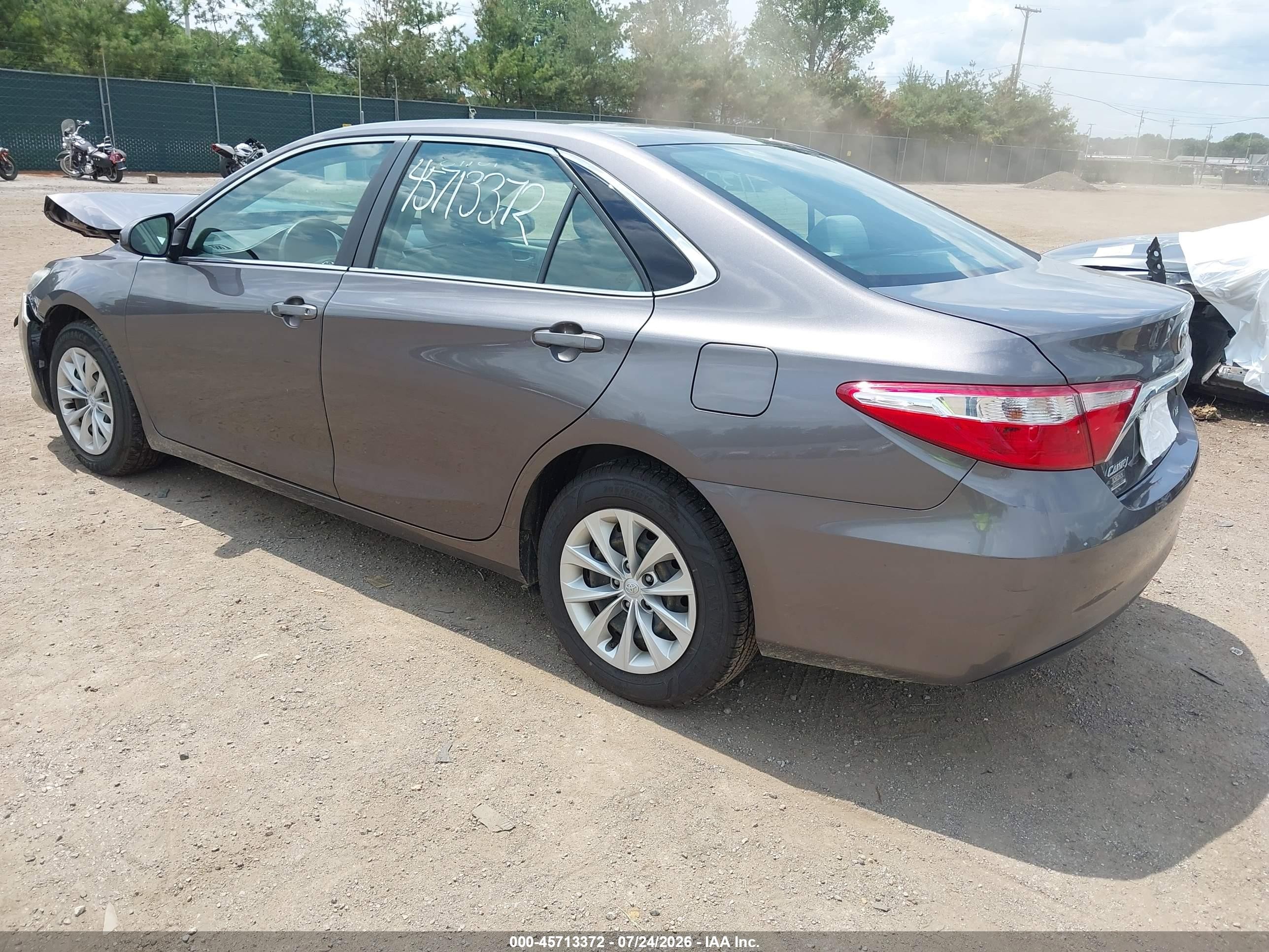2015 Toyota Camry Le Gray vin: 4T4BF1FK4FR472839