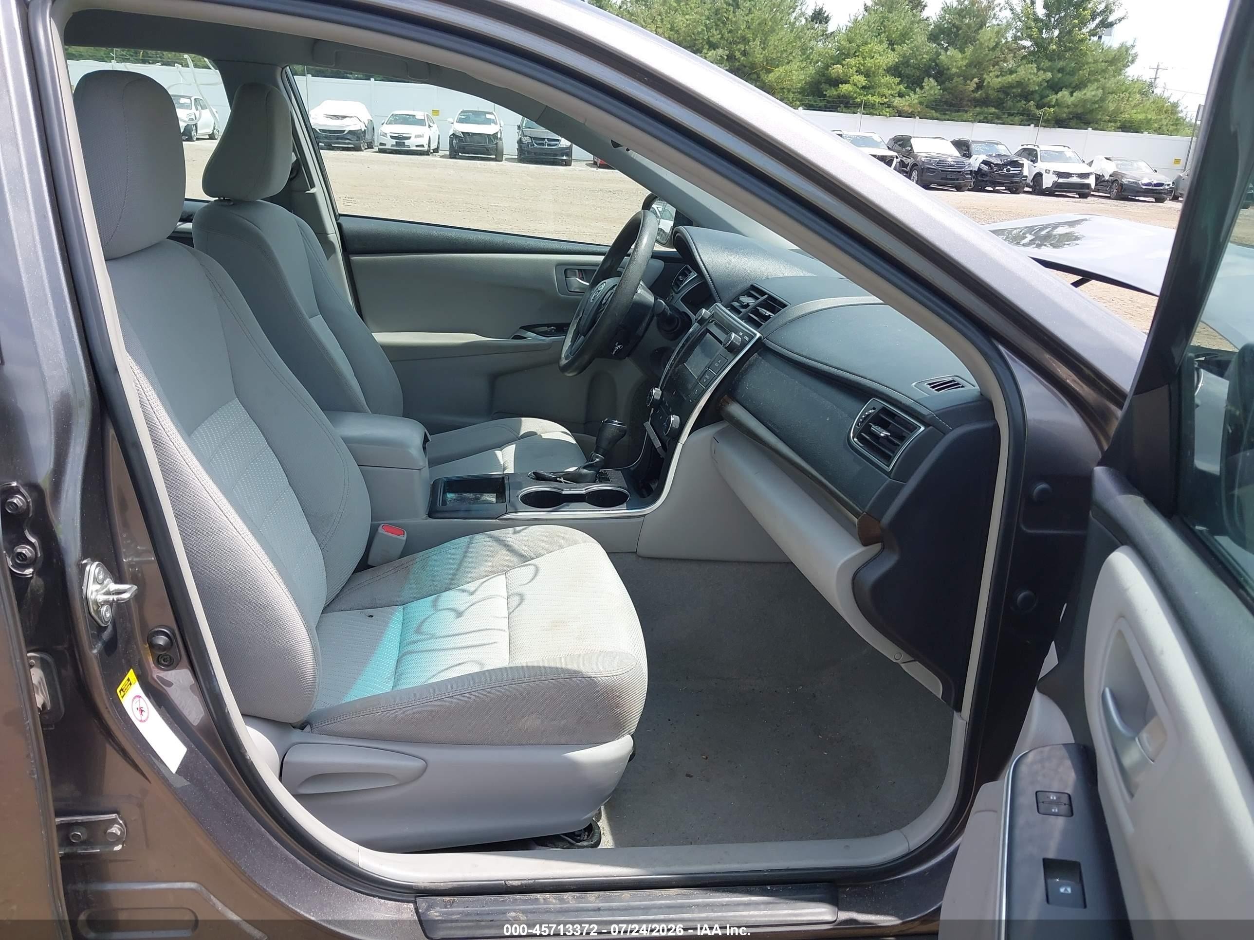2015 Toyota Camry Le Gray vin: 4T4BF1FK4FR472839