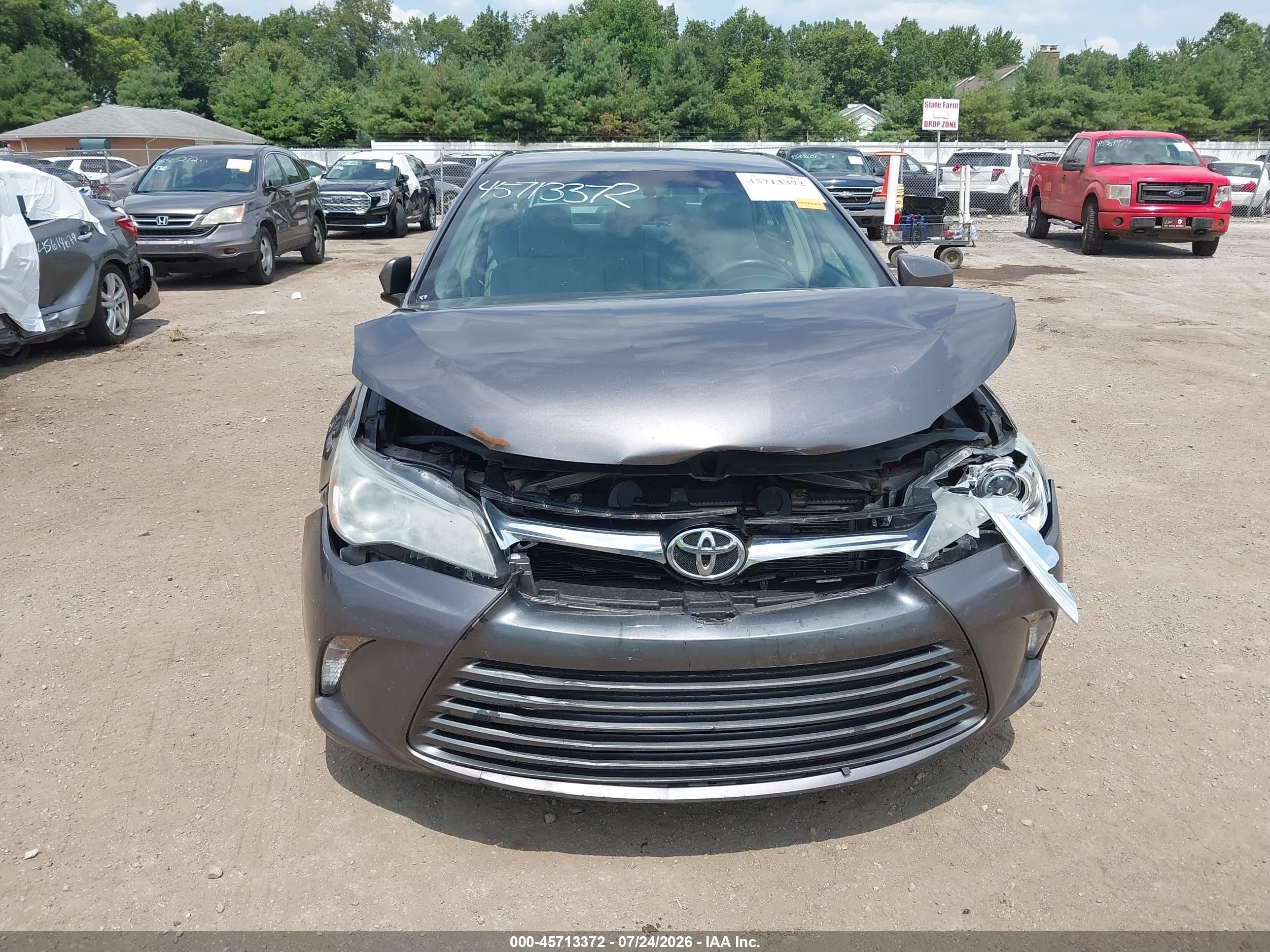 2015 Toyota Camry Le Gray vin: 4T4BF1FK4FR472839